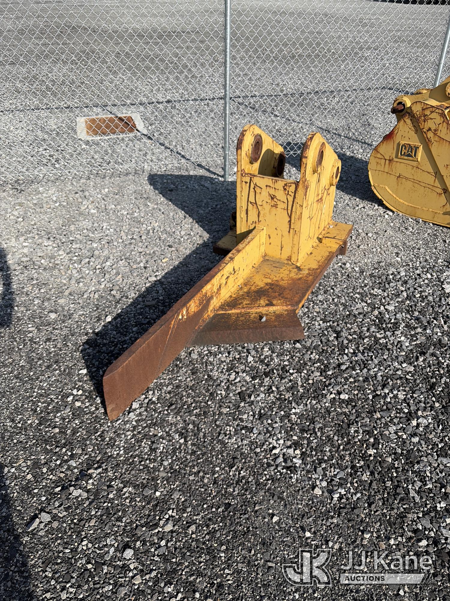 Excavator Mounted Log Splitter NOTE: This unit is being sold AS IS/WHERE IS via Timed Auction and is located in Hammond