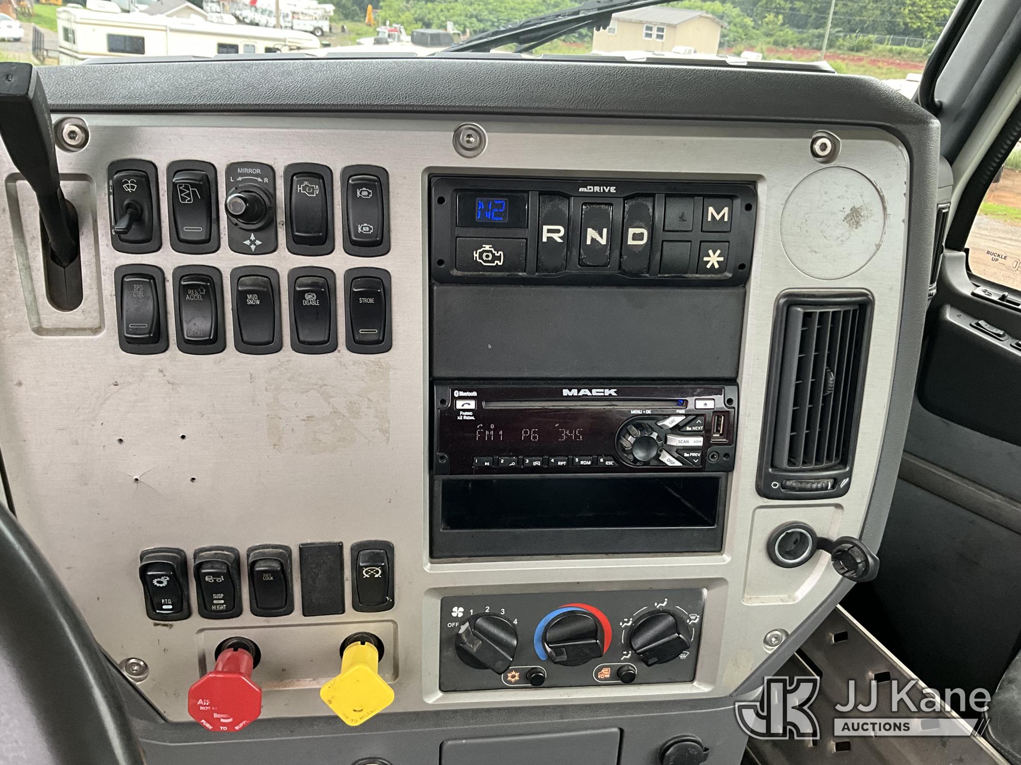 2017 Mack CXU612