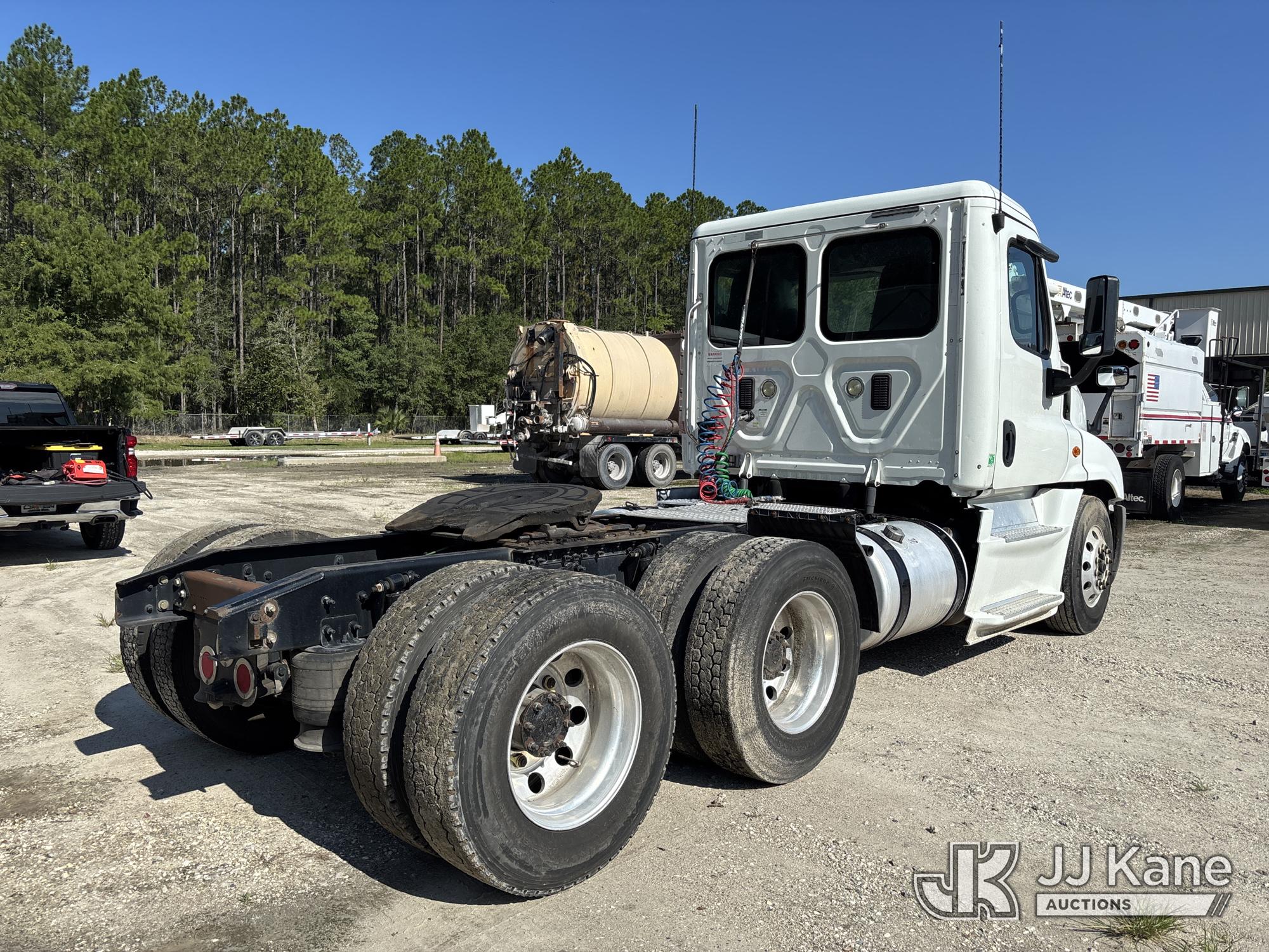 2016 Freightliner Cascadia 125