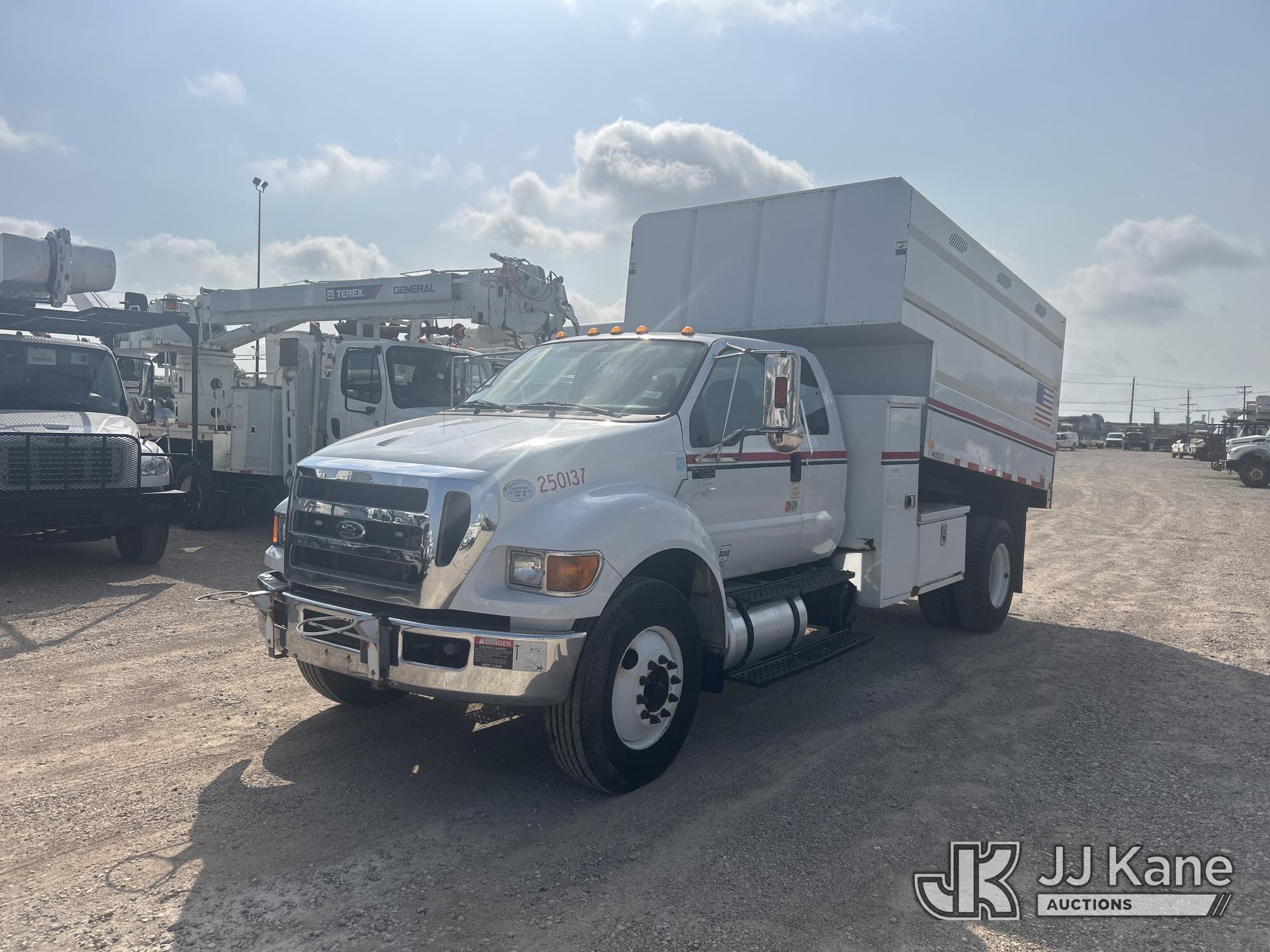 2015 Ford F-750 Extended-Cab Chipper Dump Truck