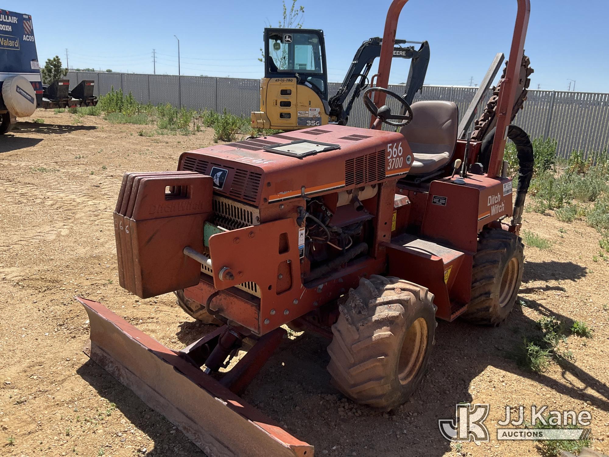 Photo of a 2000 Ditch Witch 3700DD