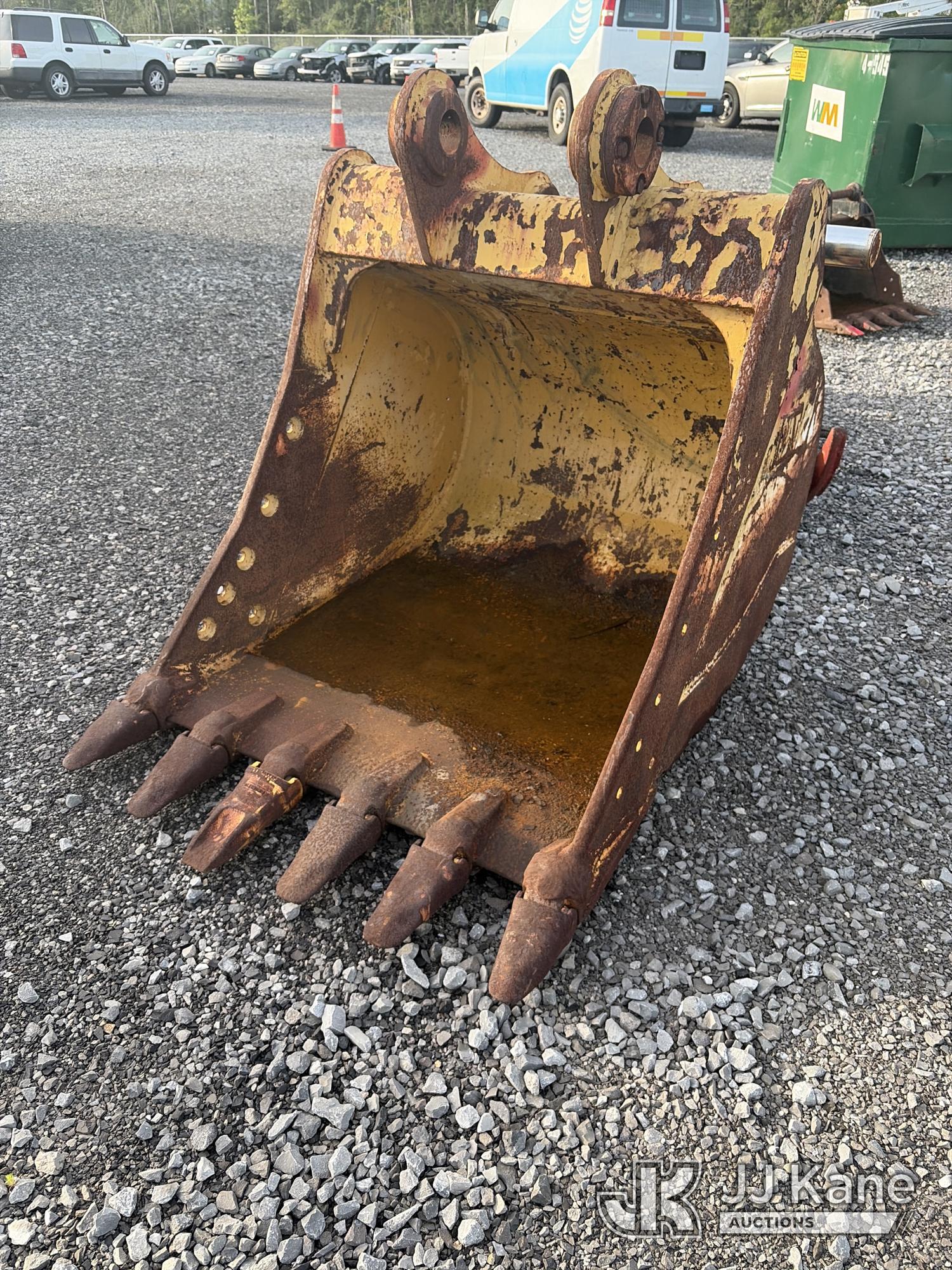 Caterpillar Digging Bucket For 320E Excavator NOTE: This unit is being sold AS IS/WHERE IS via Timed Auction and is located in Hammond