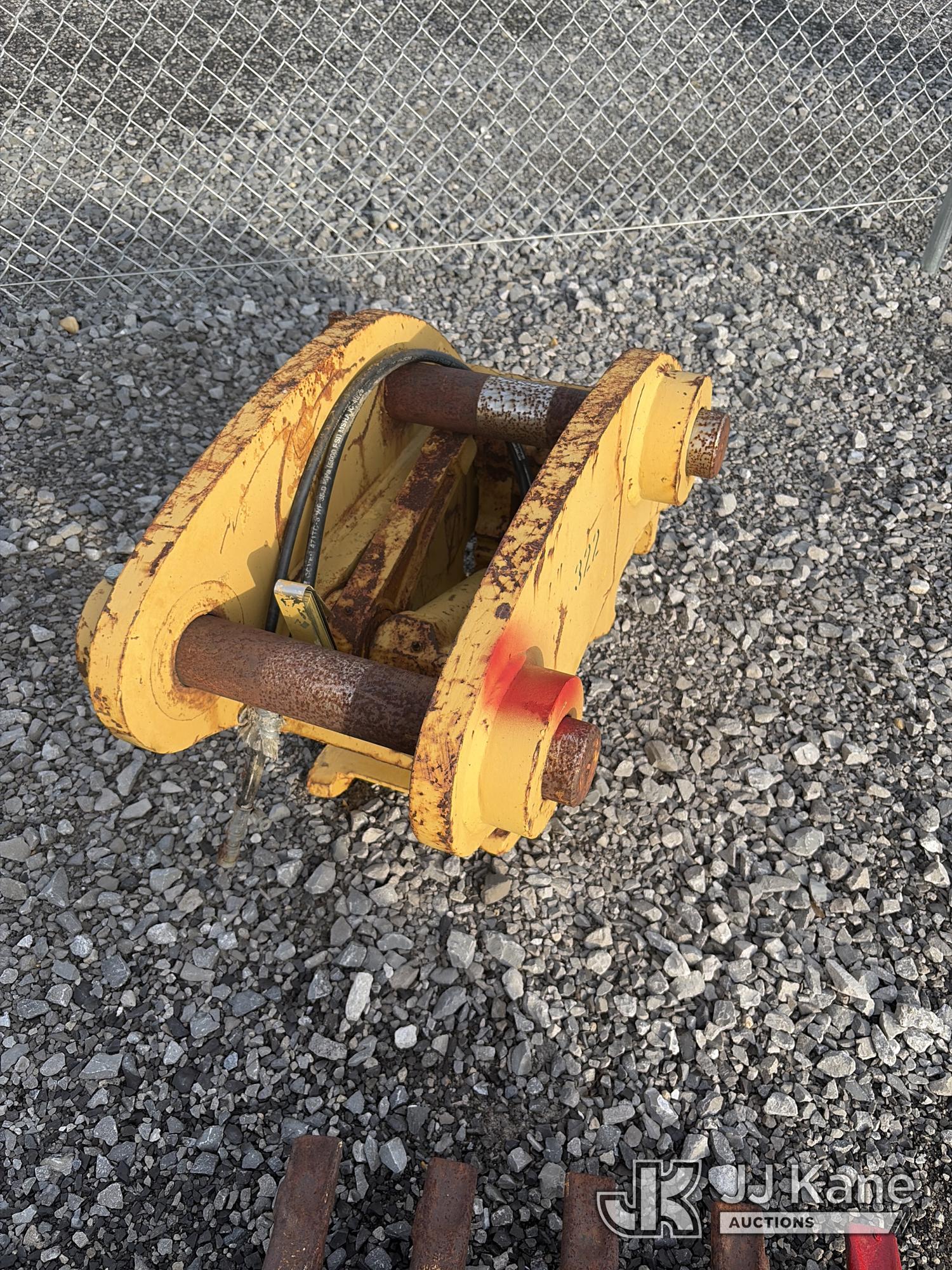 Caterpillar 322 Quick Coupler Attachment