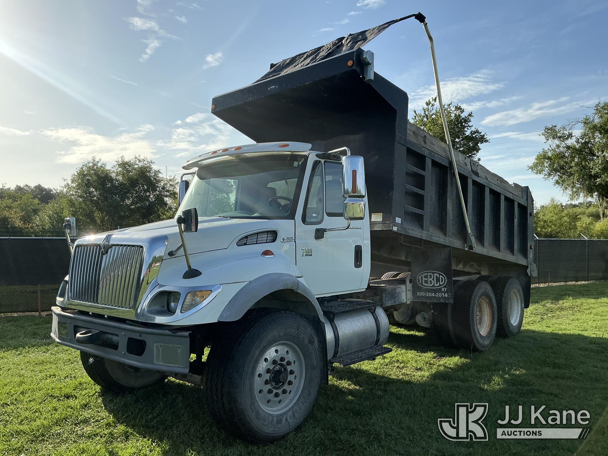 Photo of a 2006 International 7400
