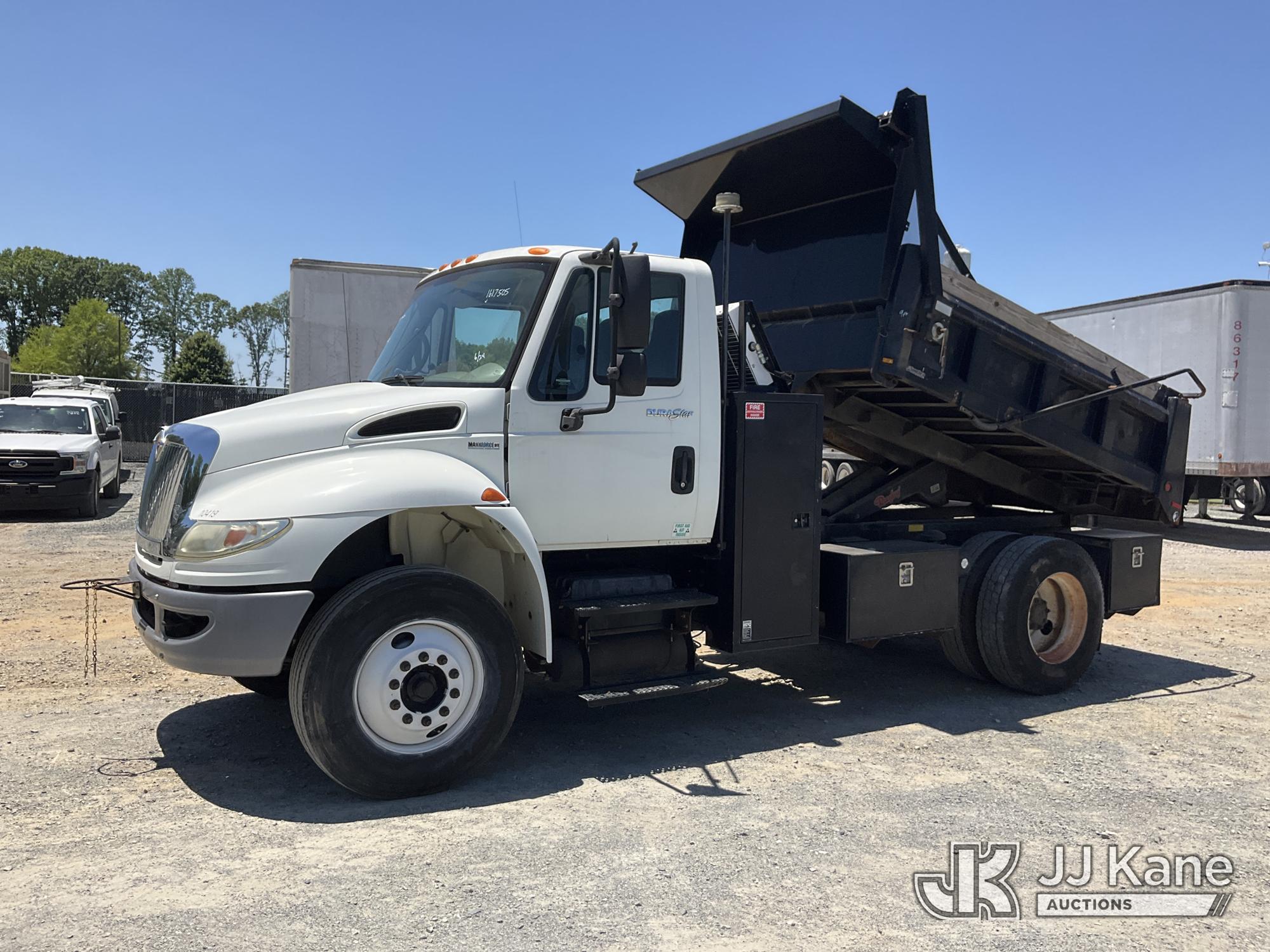 Photo of a 2010 International 4400
