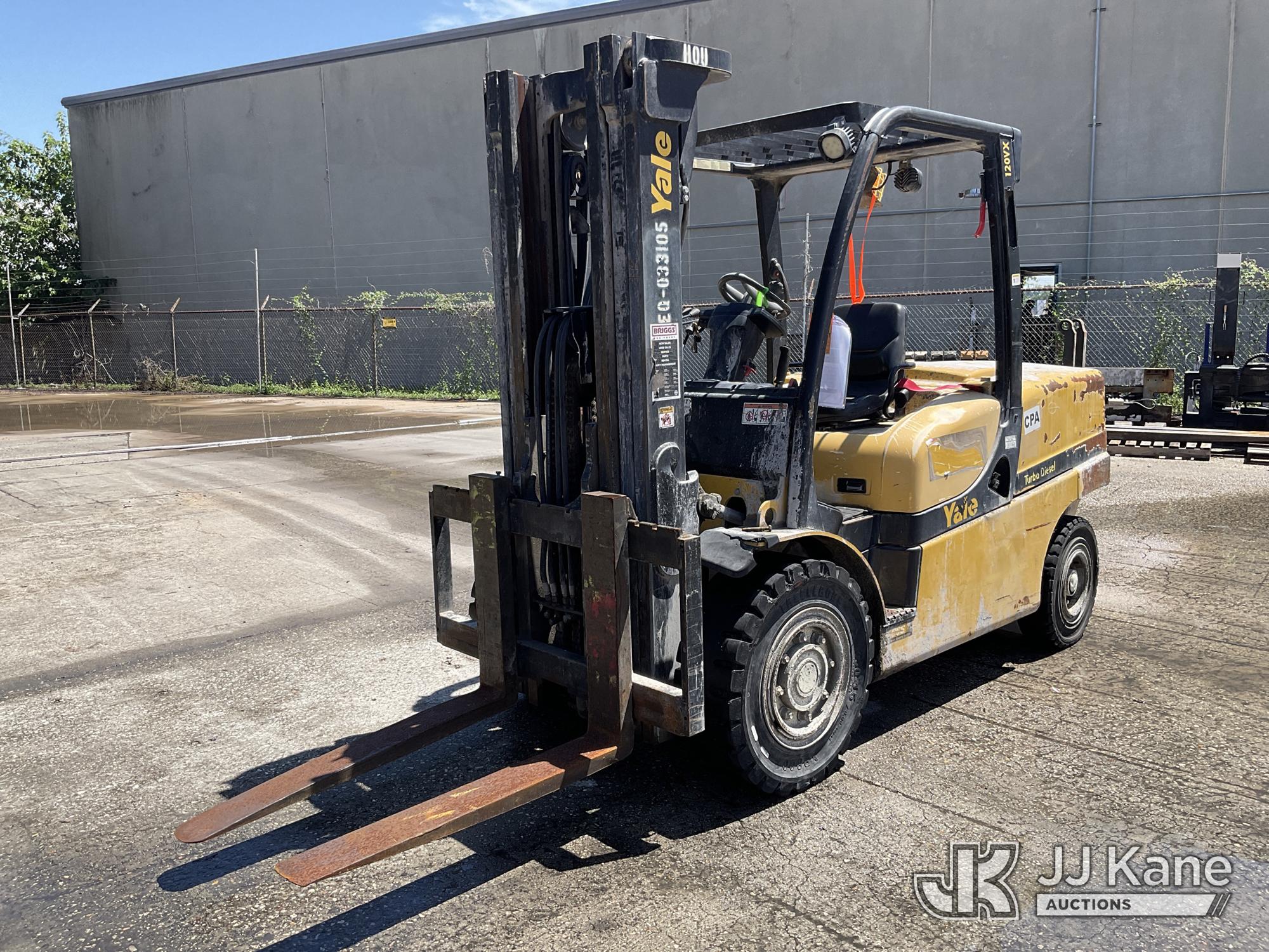 Photo of a 2015 Yale GDP120VX