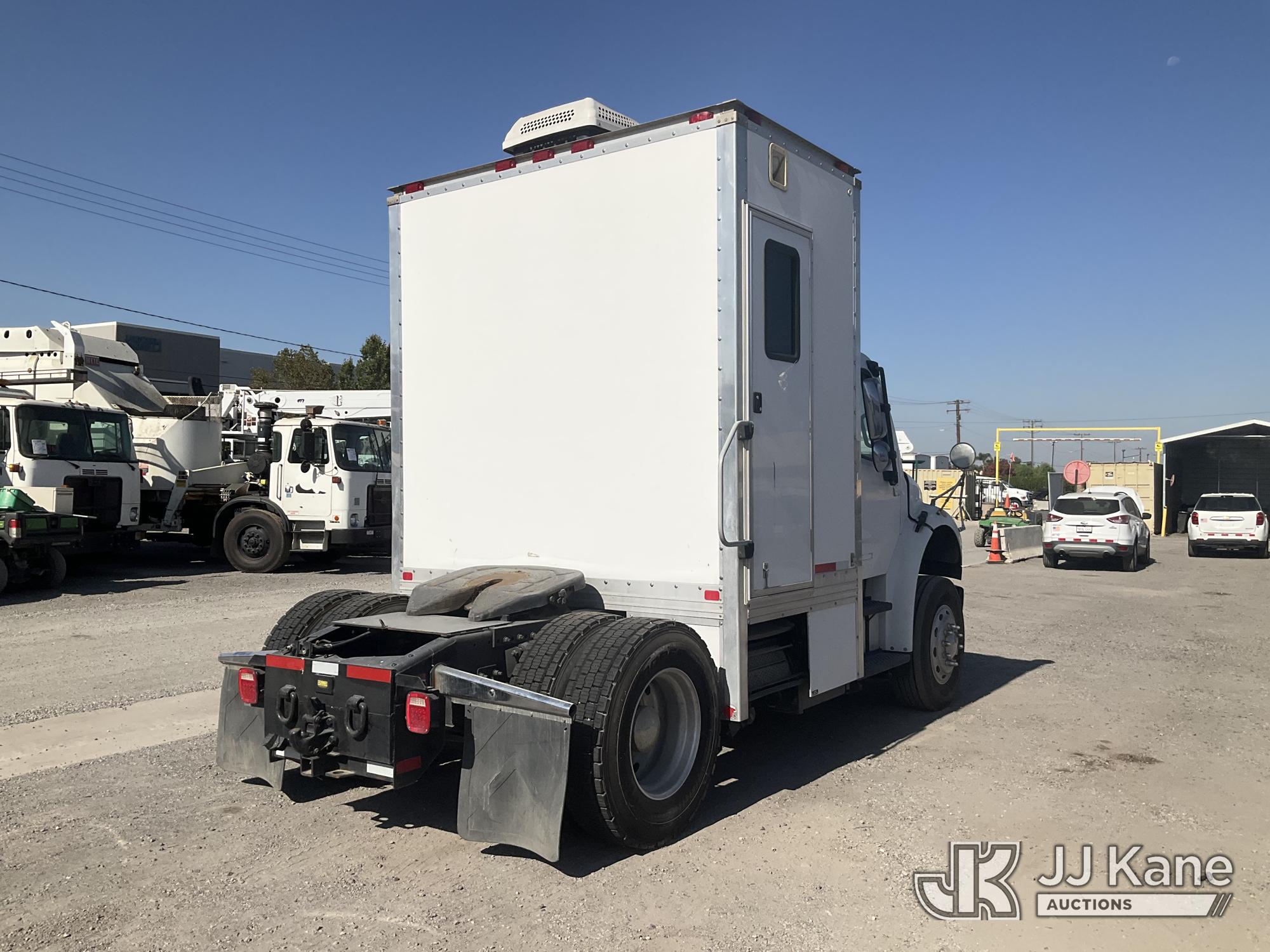 2006 Freightliner M2 106