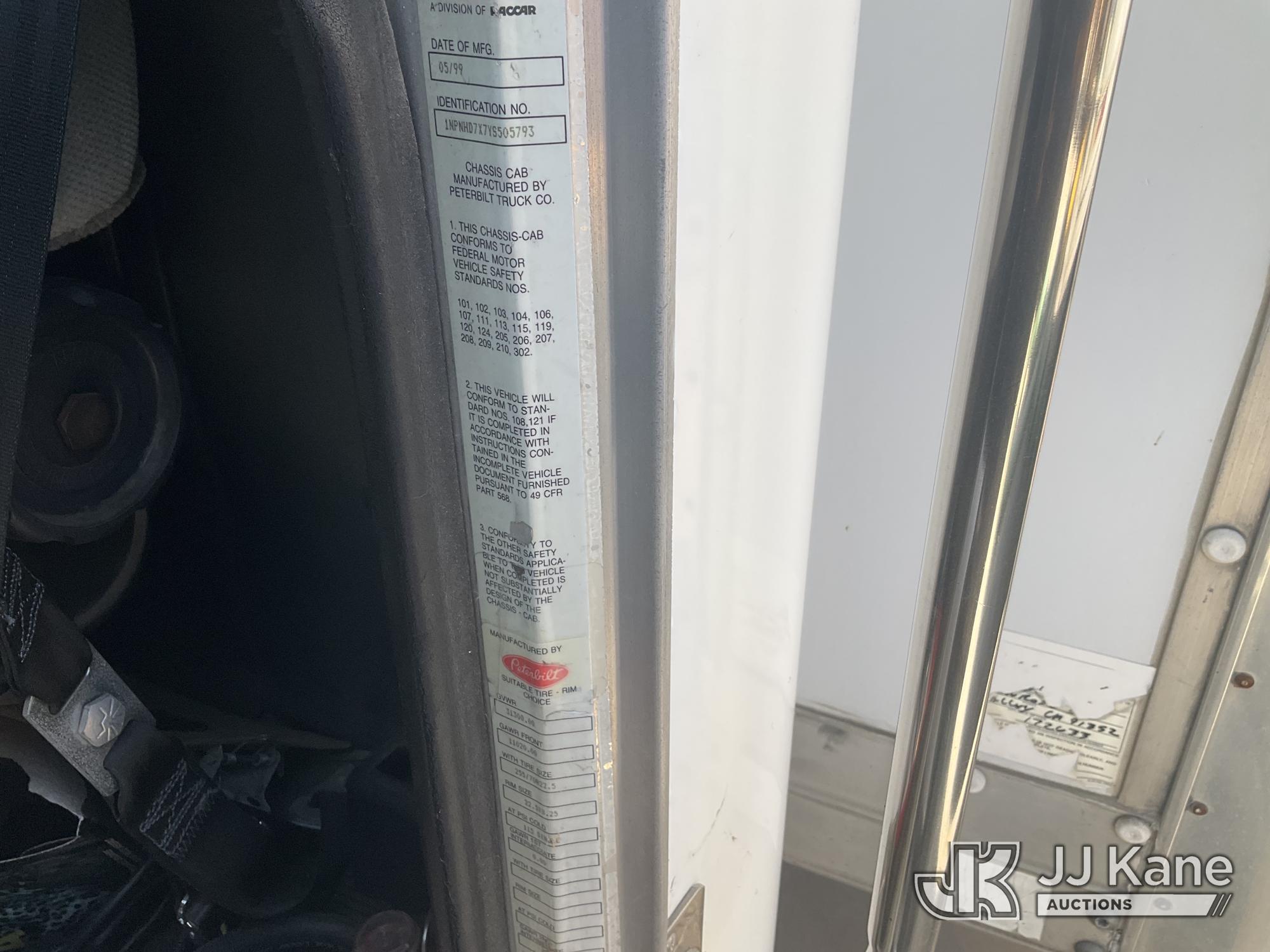 2000 Peterbilt 330