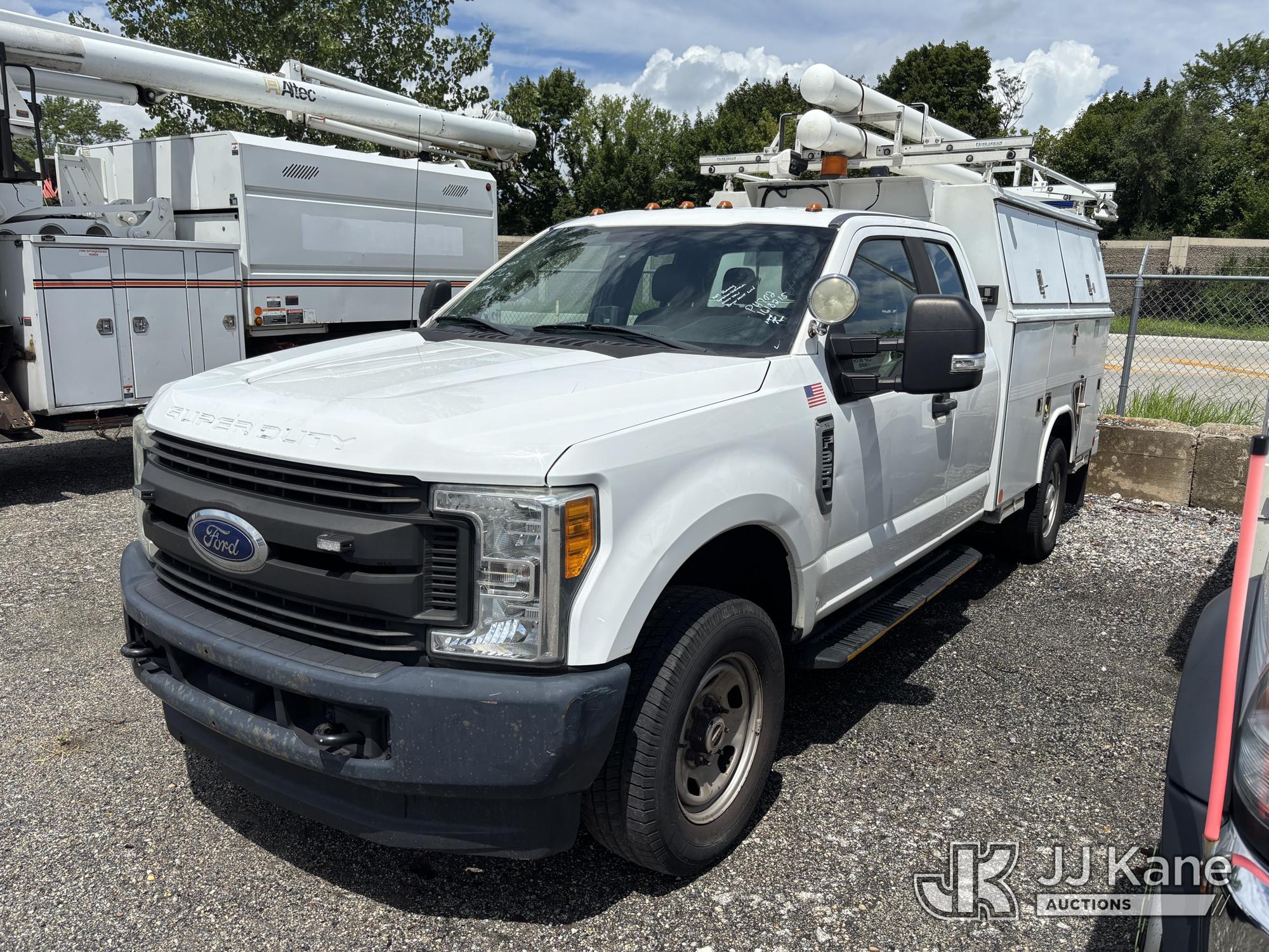 2017 Ford F350 4x4 Extended-Cab Enclosed Service Truck