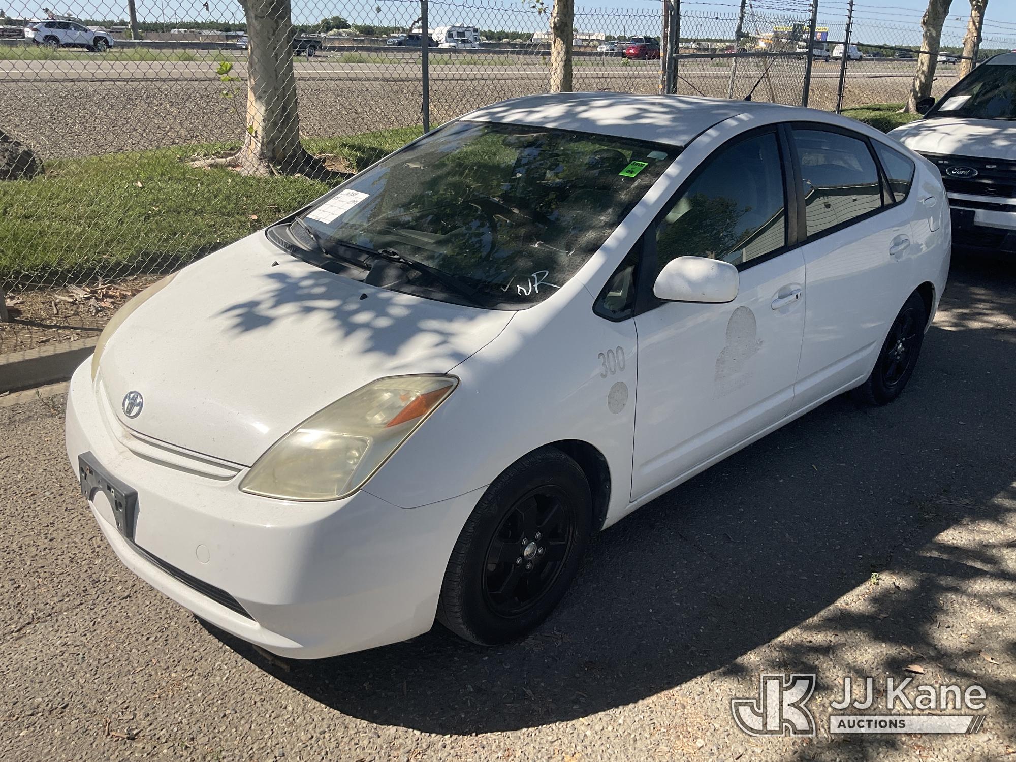 2005 Toyota Prius 4-Door Liftback 4-Door Hybrid Sport Utility Vehicle