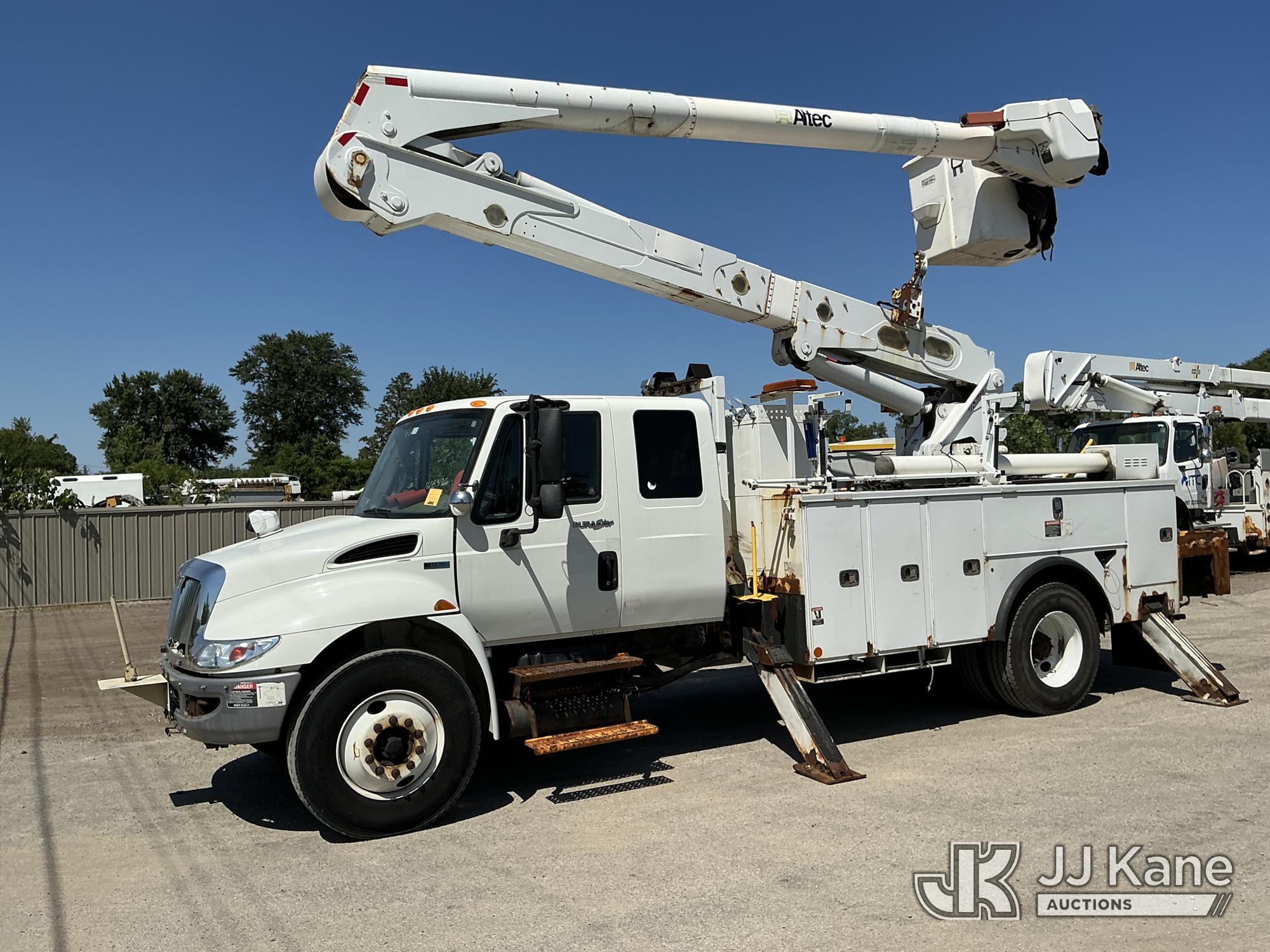 Altec AN46-0C, Over-Center Bucket Truck mounted behind cab on 2014 International DuraStar 4300 Extended-Cab Utility Truck