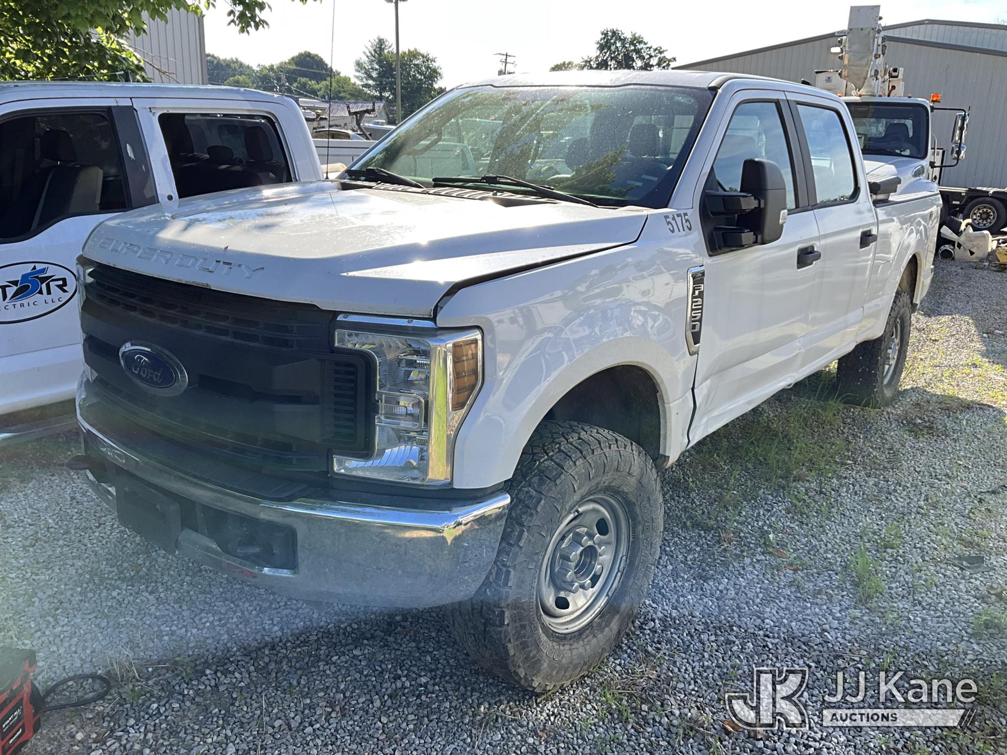 2018 Ford F250 4x4 Crew-Cab Pickup Truck