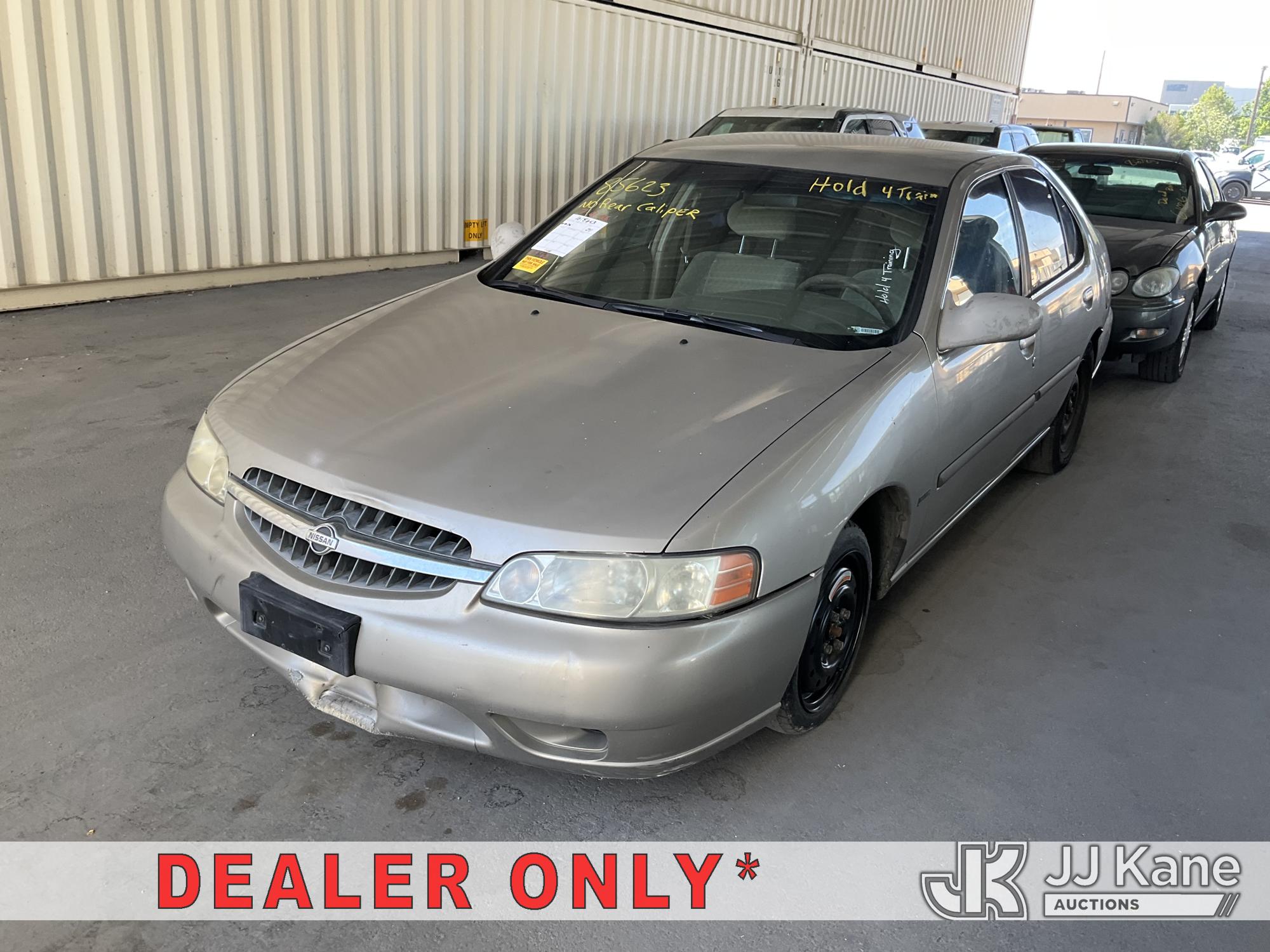 2001 Nissan Altima 4-Door Sedan