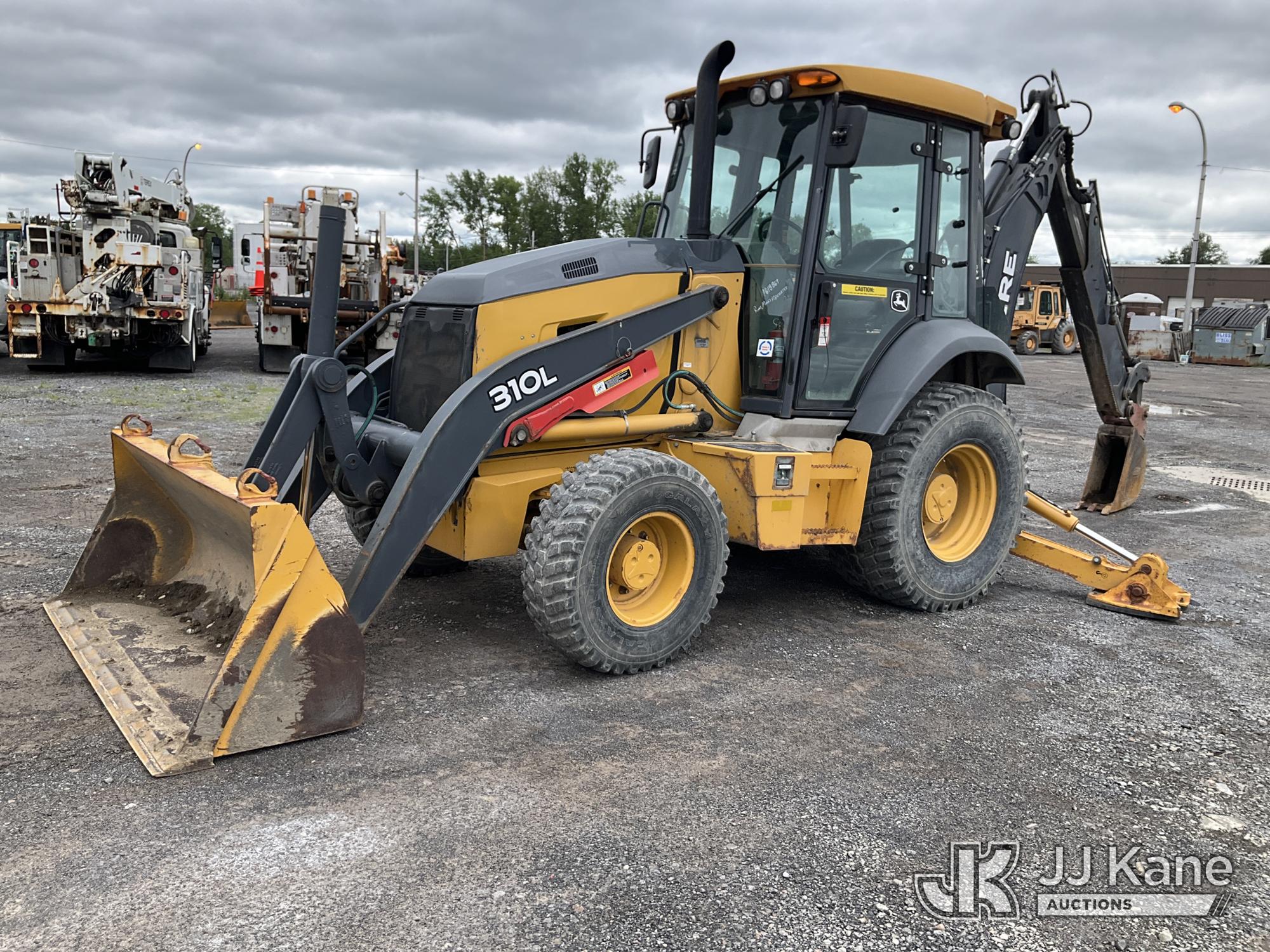 Photo of a 2017 John Deere 310L 4x4