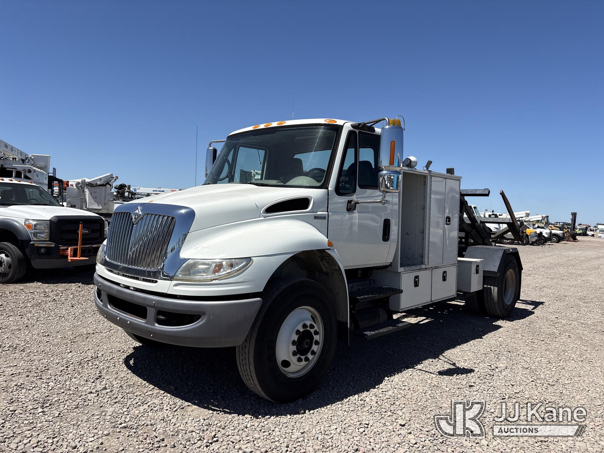 2008 International 4400 Tow/Wrecker Truck