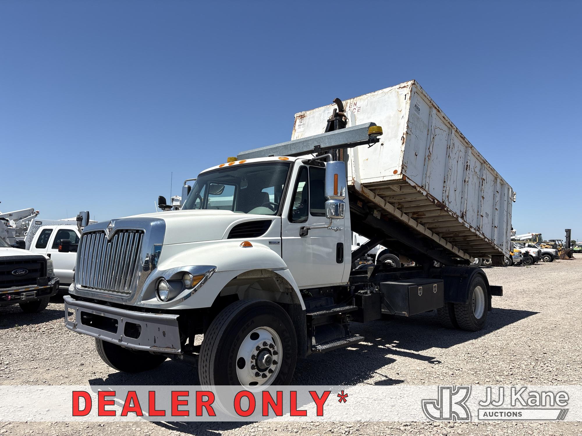 Photo of a 2008 International 7400