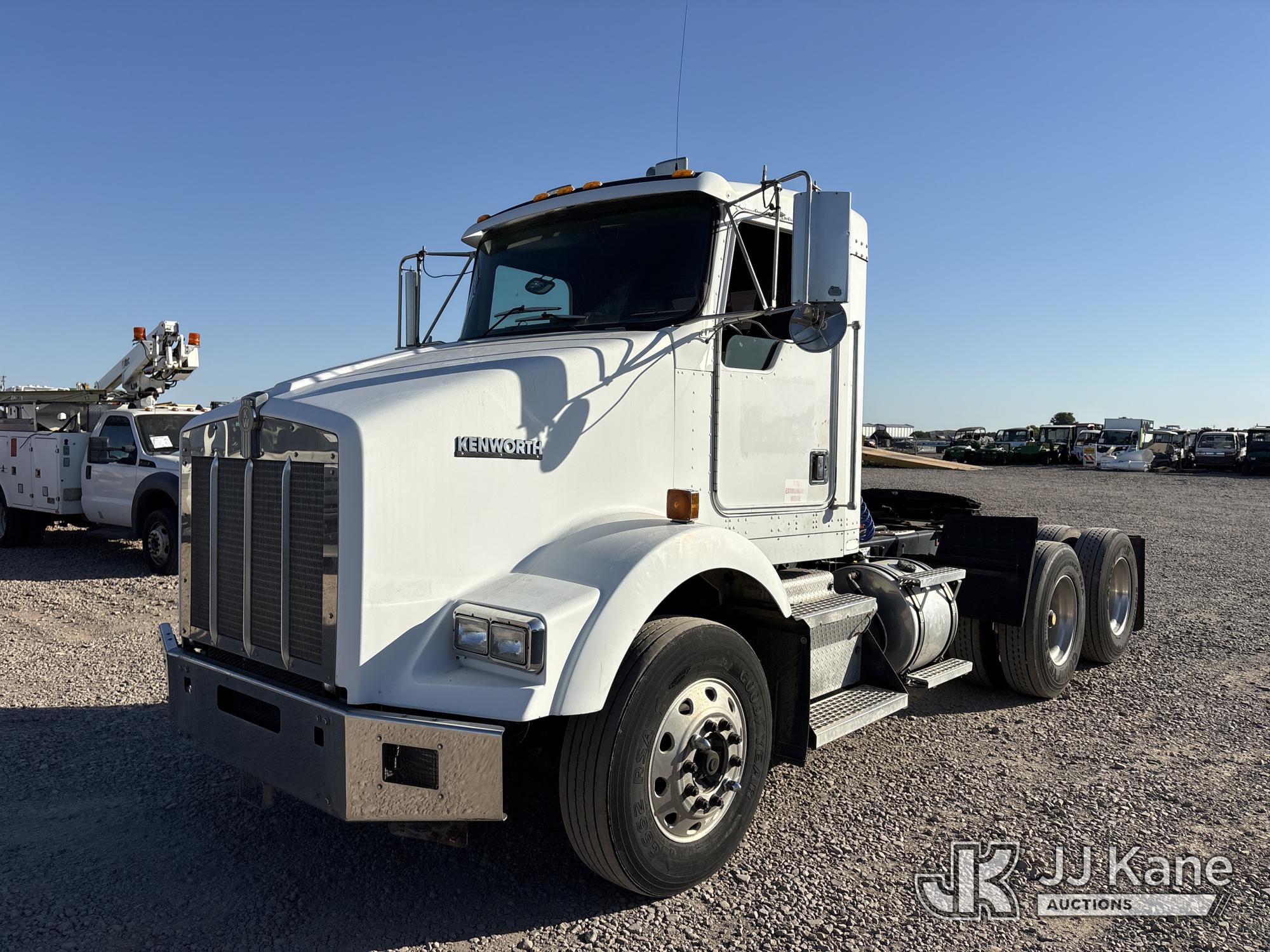 2000 Kenworth T800 T/A Truck Tractor