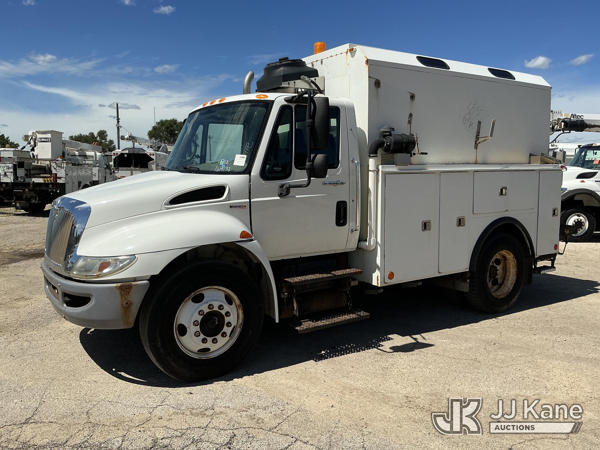 Photo of a 2010 International 4400