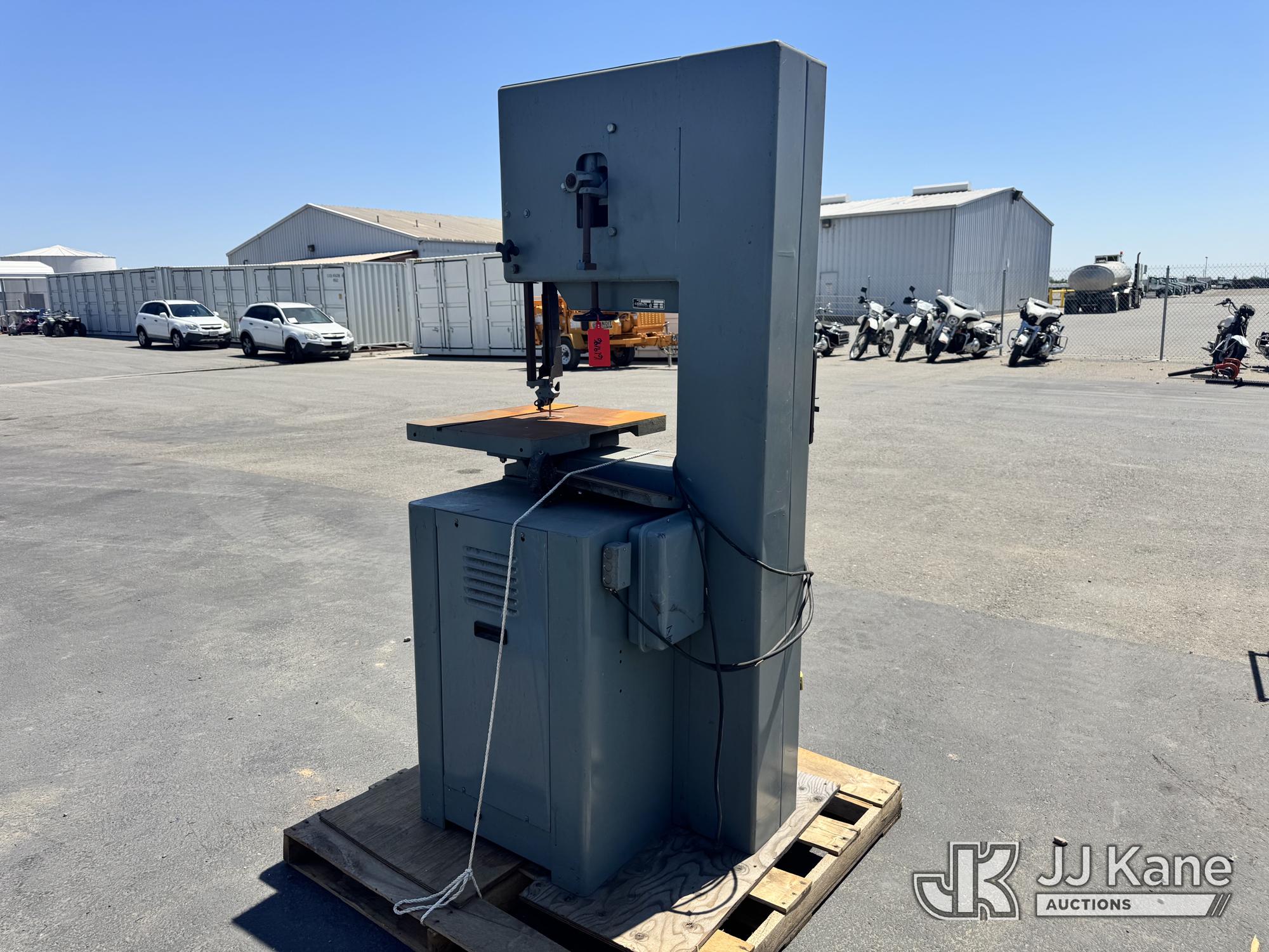 Delta Bandsaw (Used) NOTE: This unit is being sold AS IS/WHERE IS via Timed Auction and is located in Dixon