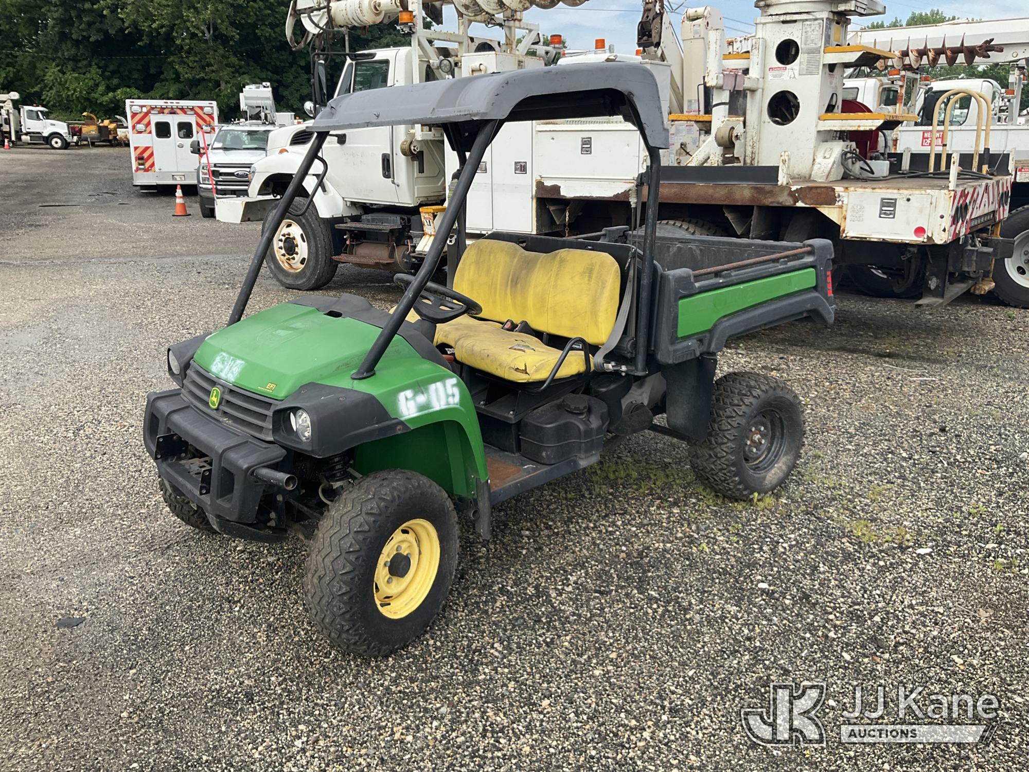 Photo of a 2013 John Deere Gator XUV 4x4
