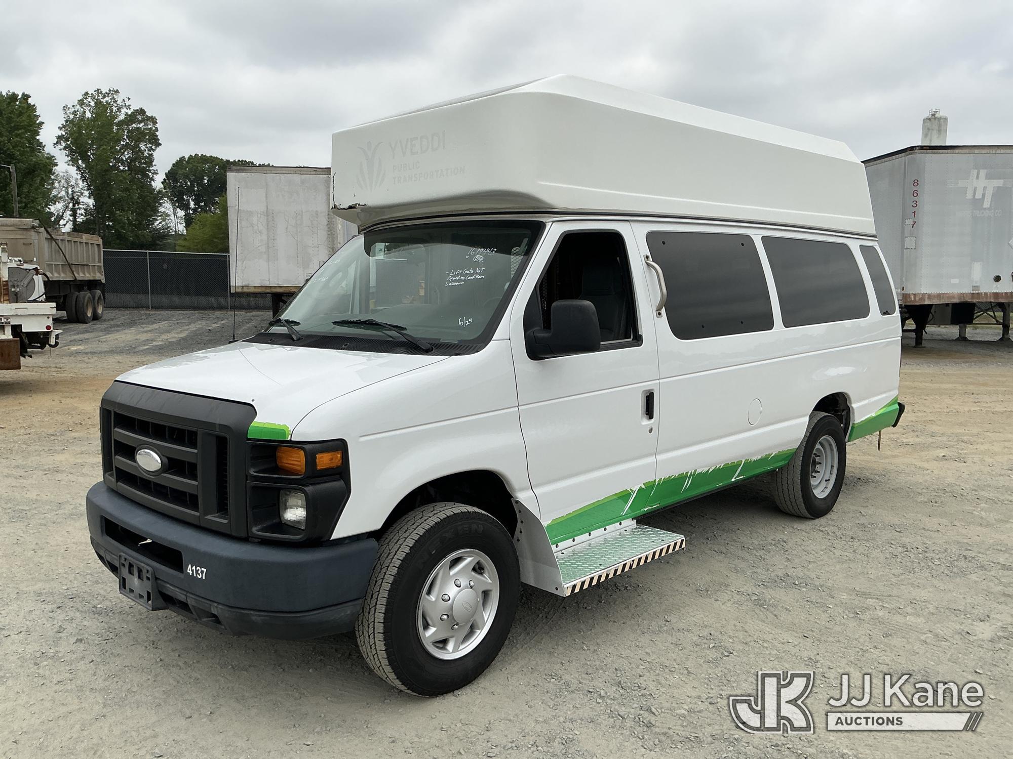 Photo of a 2014 Ford E350