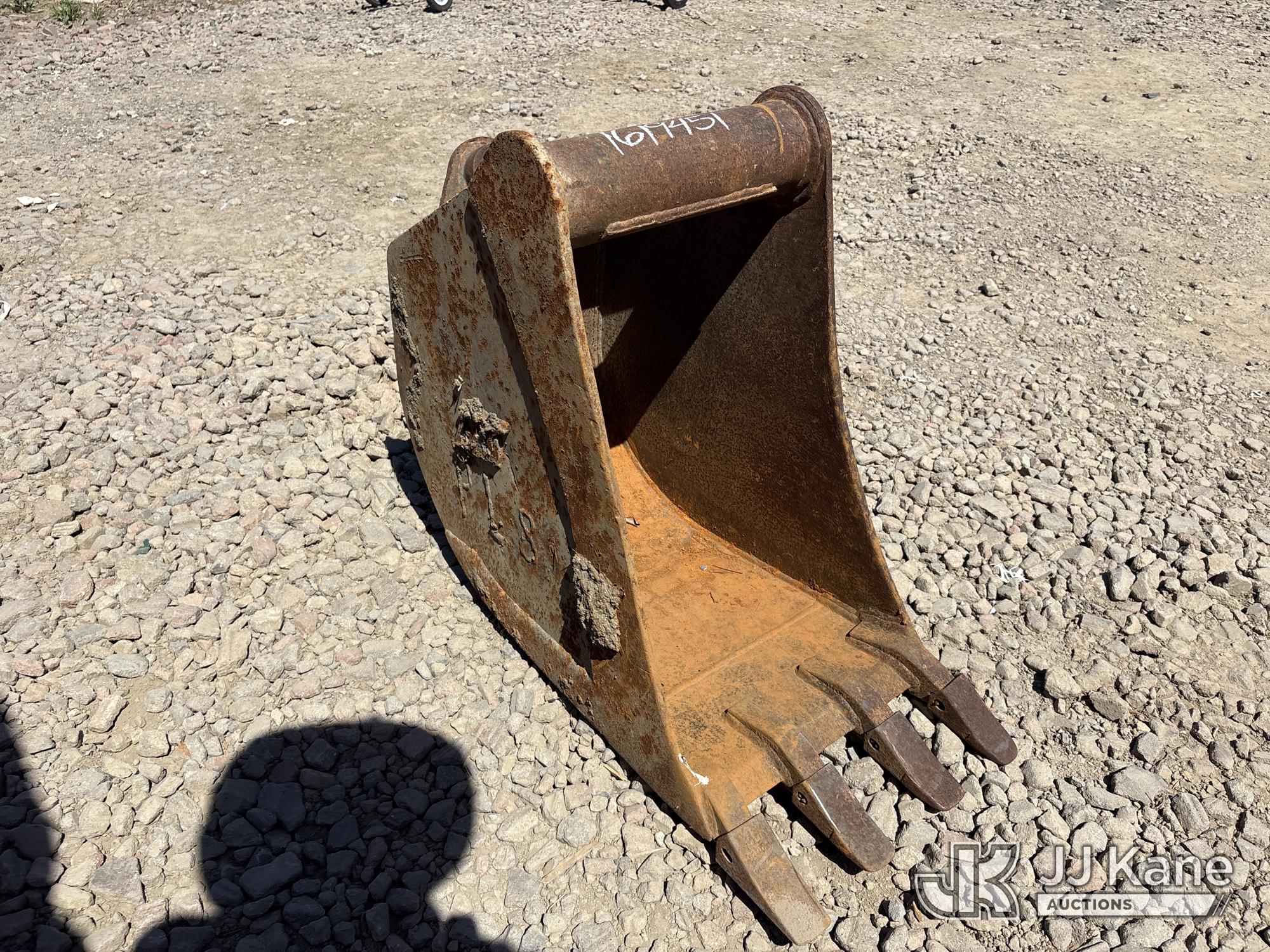 Backhoe Bucket (Used) NOTE: This unit is being sold AS IS/WHERE IS via Timed Auction and is located in Dixon