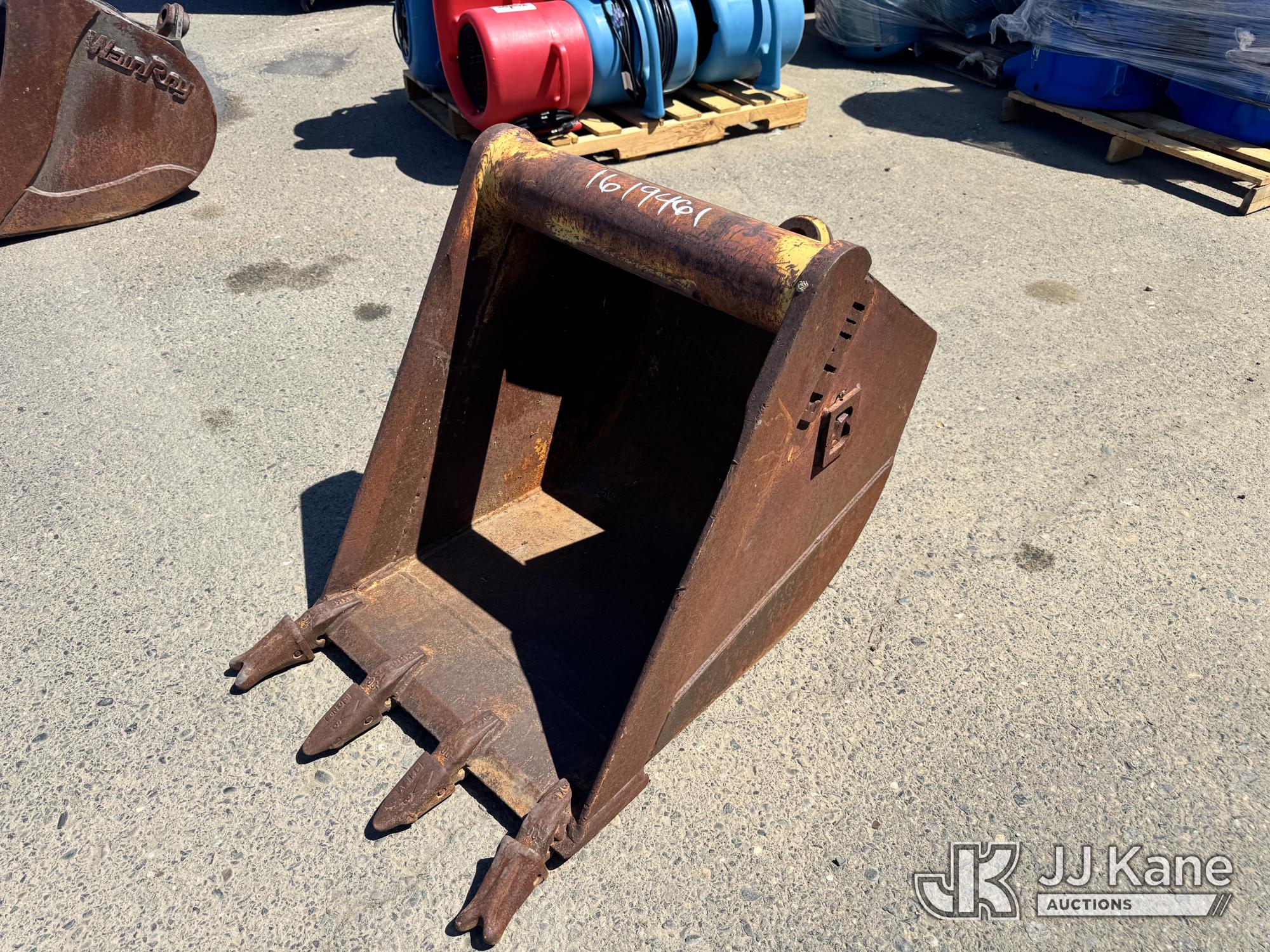 Backhoe Bucket (Used) NOTE: This unit is being sold AS IS/WHERE IS via Timed Auction and is located in Dixon