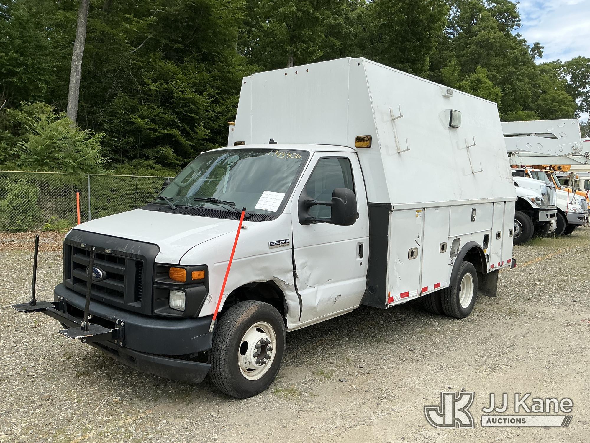 Photo of a 2017 Ford E350