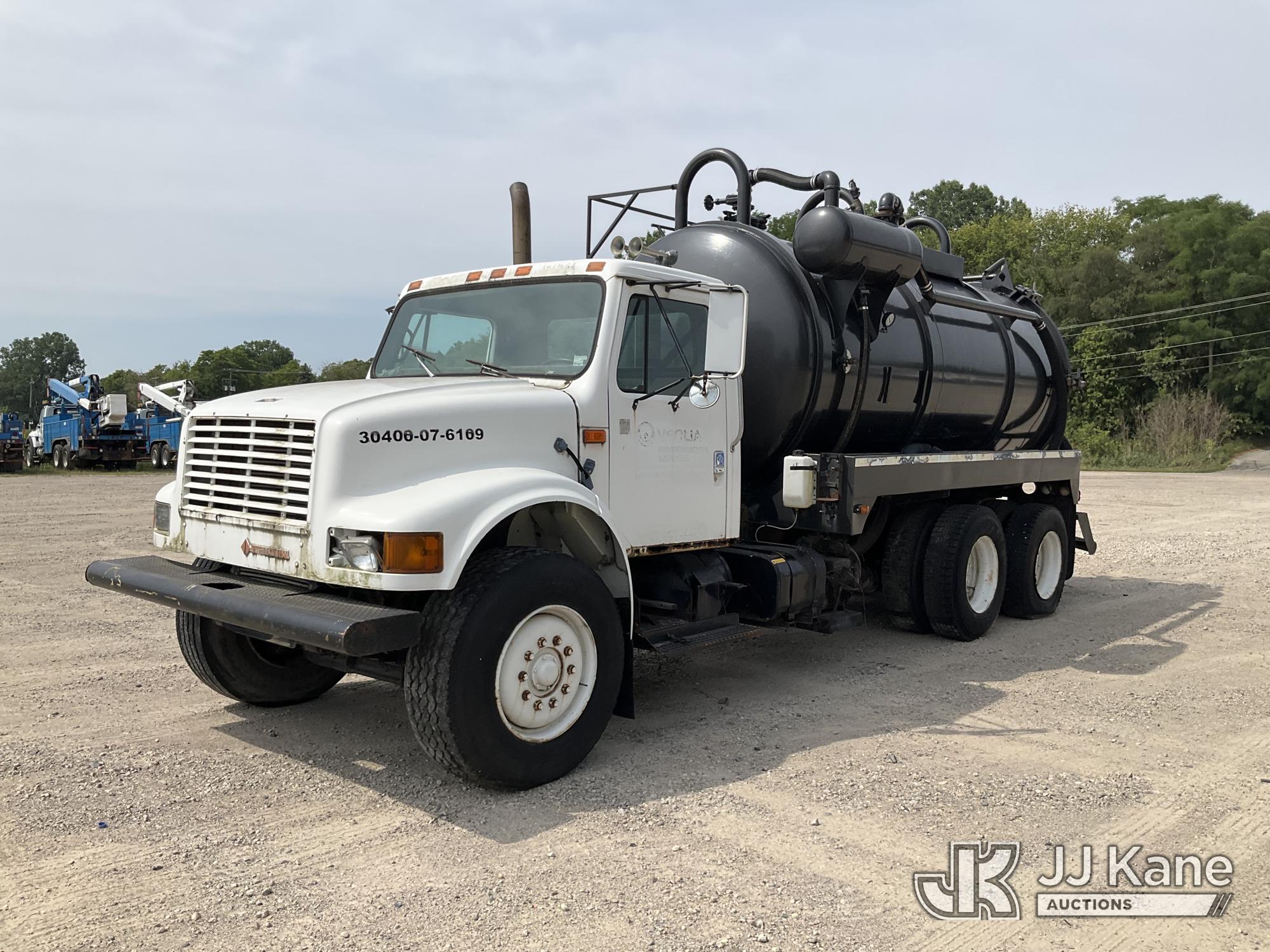1991 International 4900 Vacuum Excavation Truck
