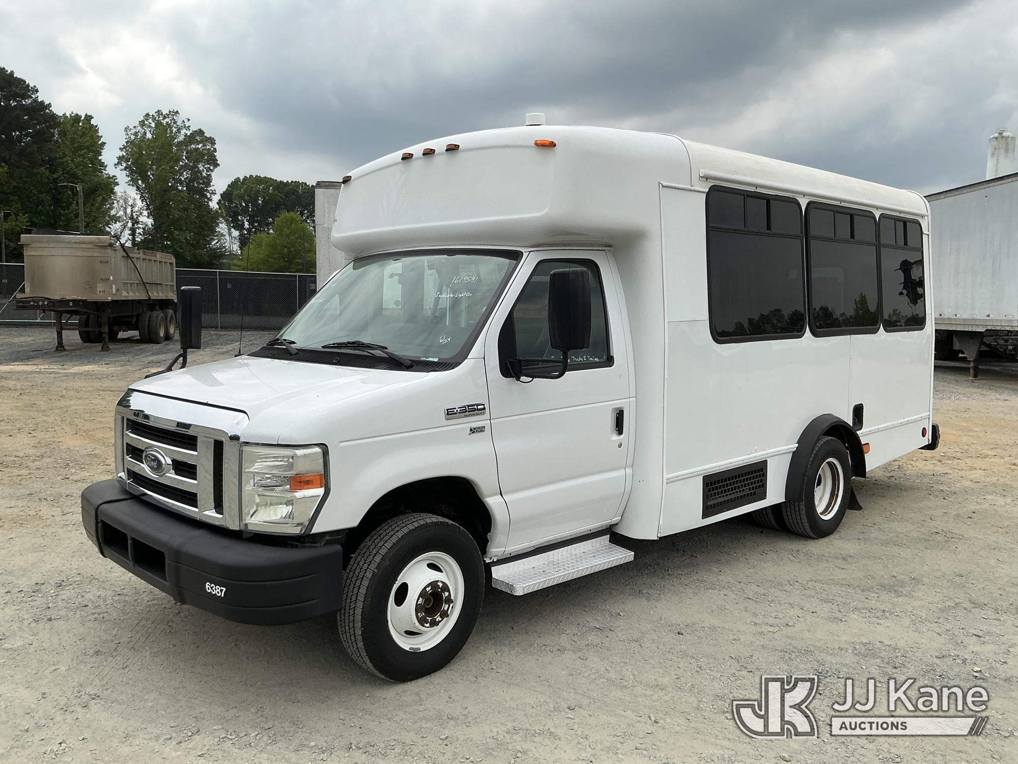 Photo of a 2015 Ford E350