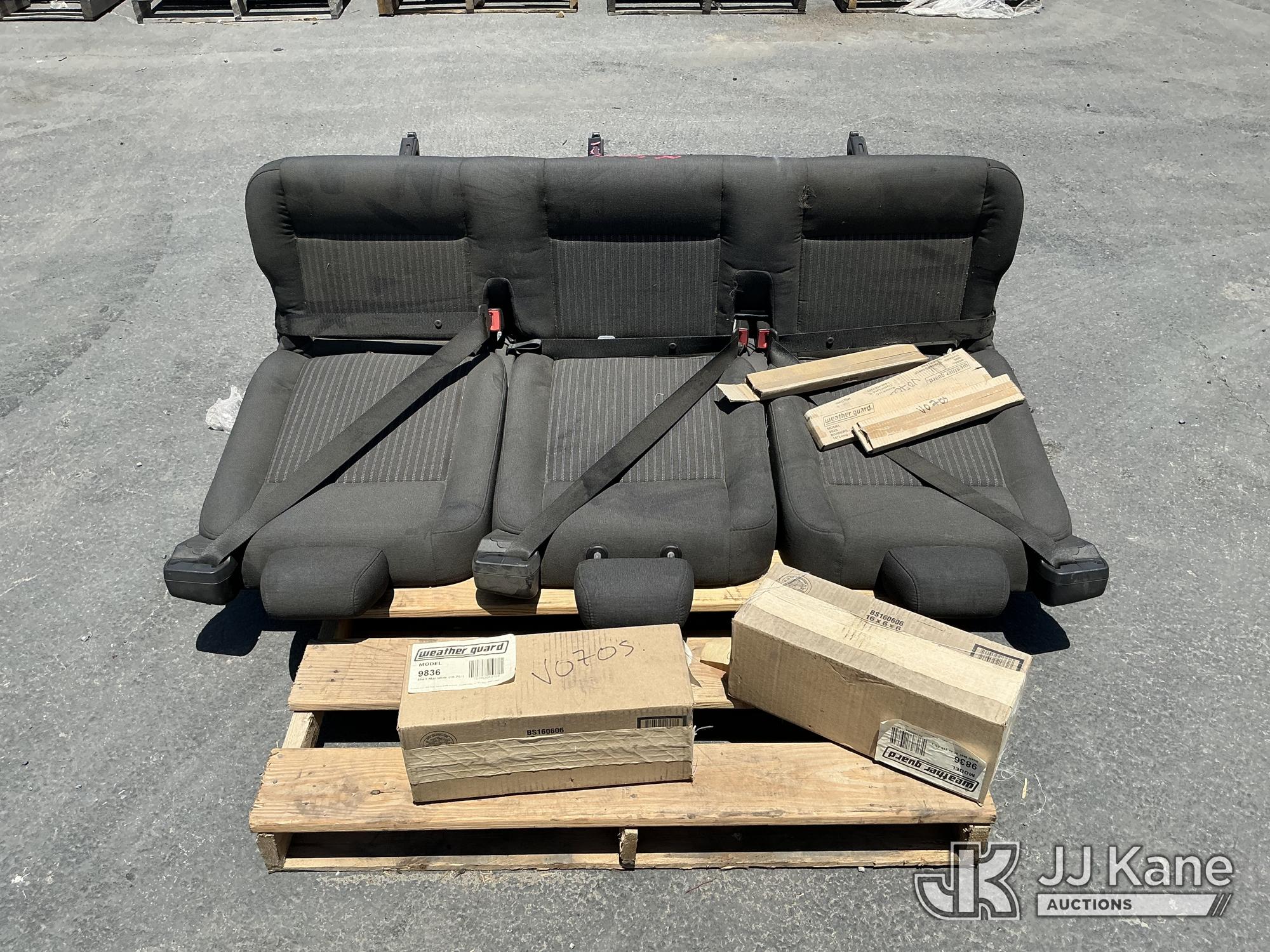 Bench Seat (Used) NOTE: This unit is being sold AS IS/WHERE IS via Timed Auction and is located in Jurupa Valley