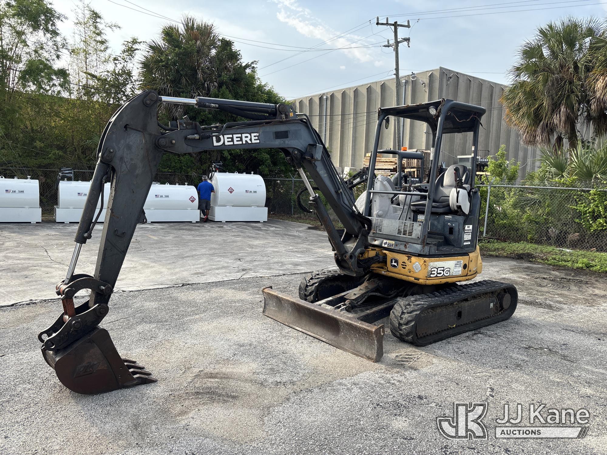 Photo of a 2013 John Deere 35G