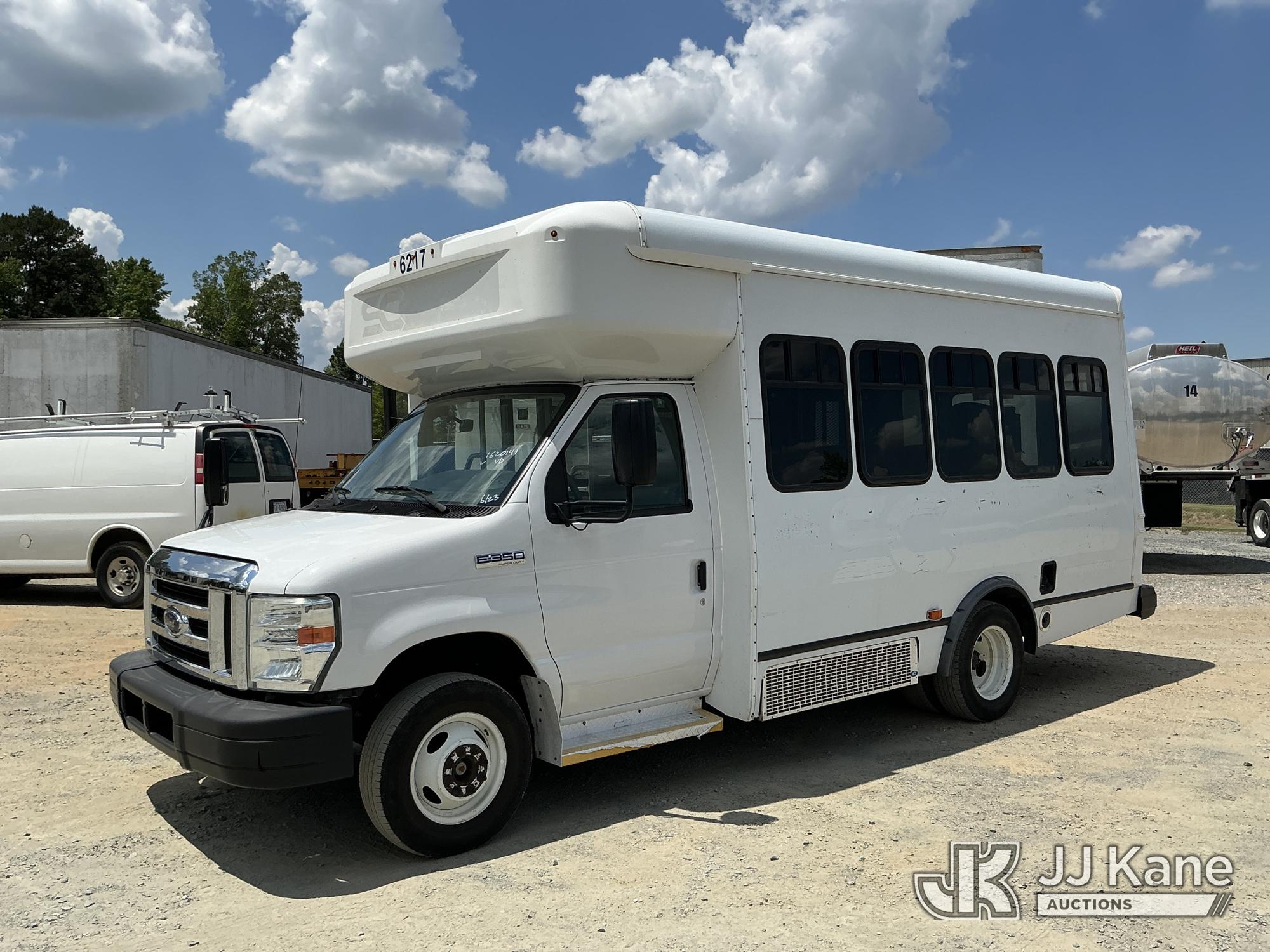 Photo of a 2017 Ford E350