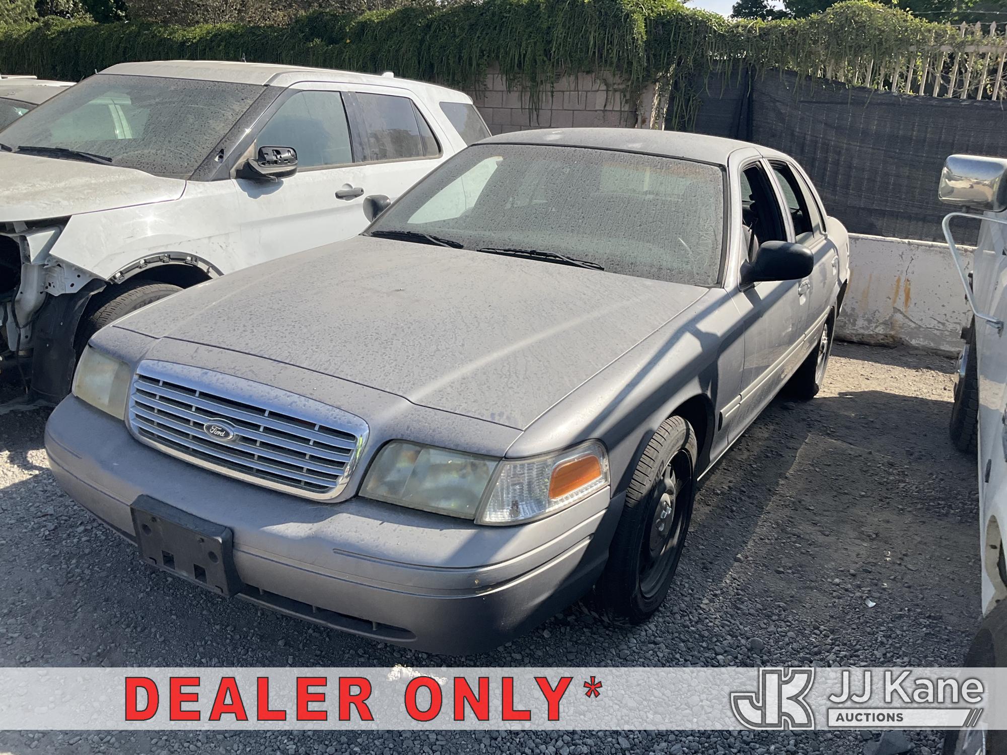 2006 Ford Crown Victoria Police Interceptor 4-Door Sedan