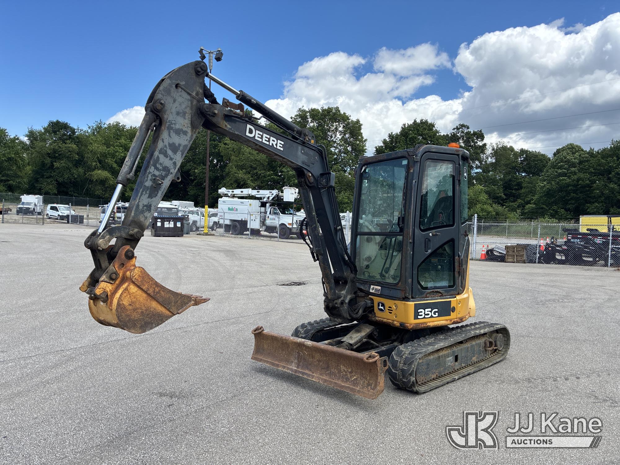 Photo of a 2014 John Deere 35G