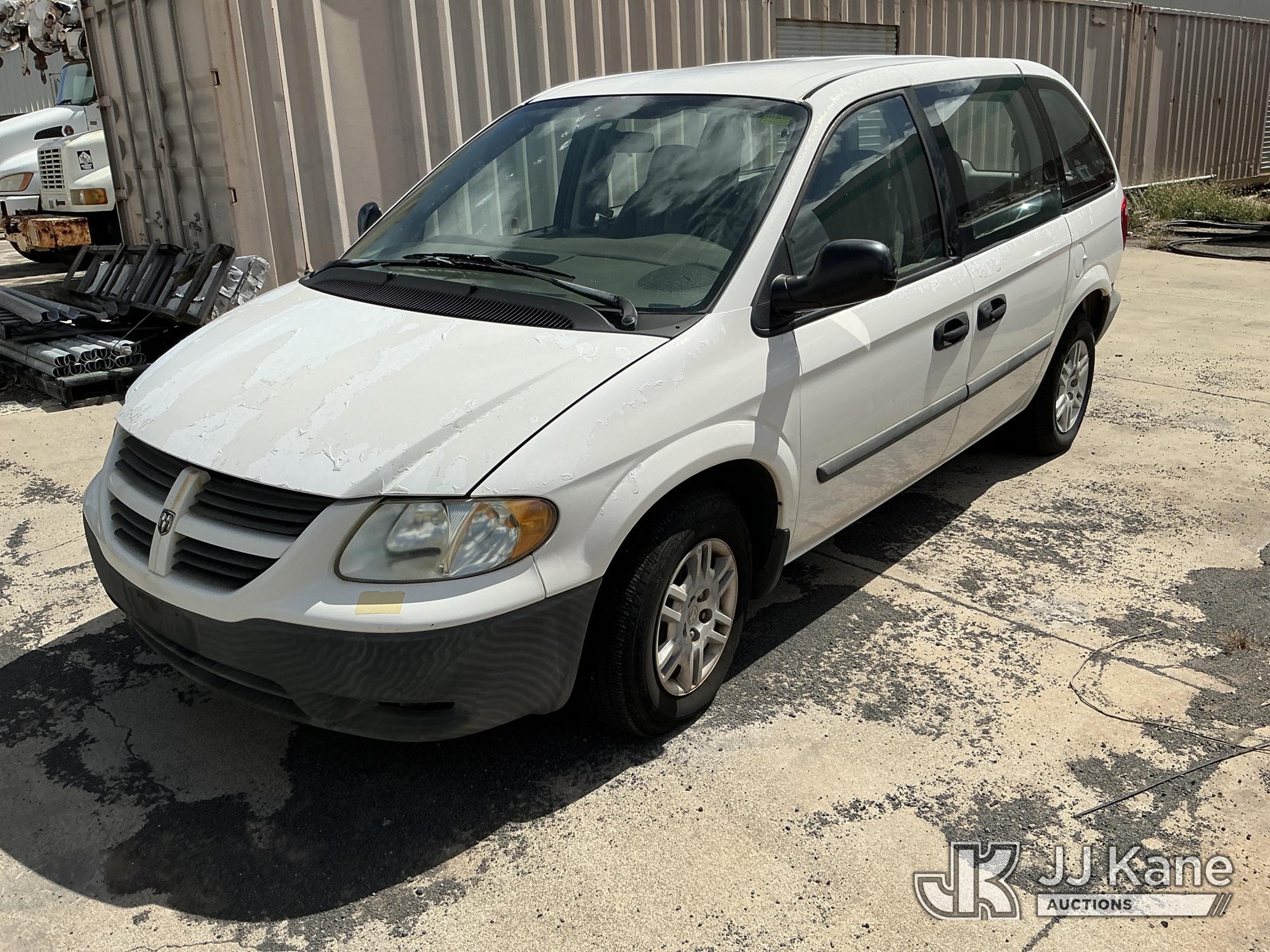 Photo of a 2005 Dodge Caravan