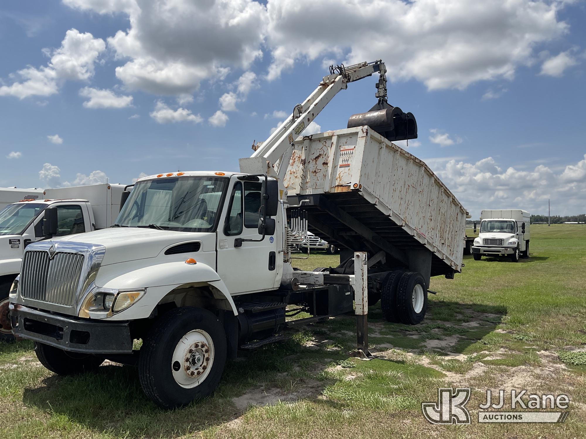 Photo of a 2004 International 7400