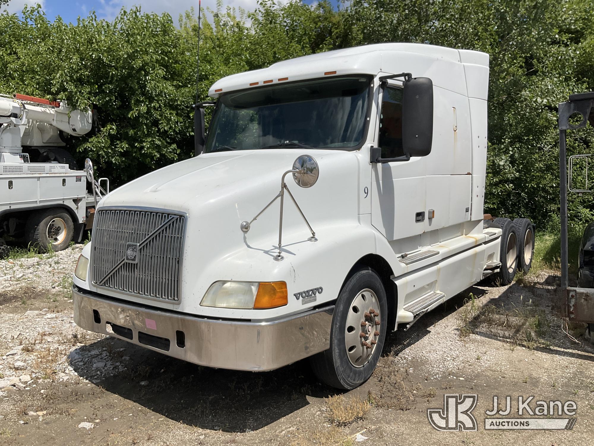 2000 Volvo VN Truck Tractor