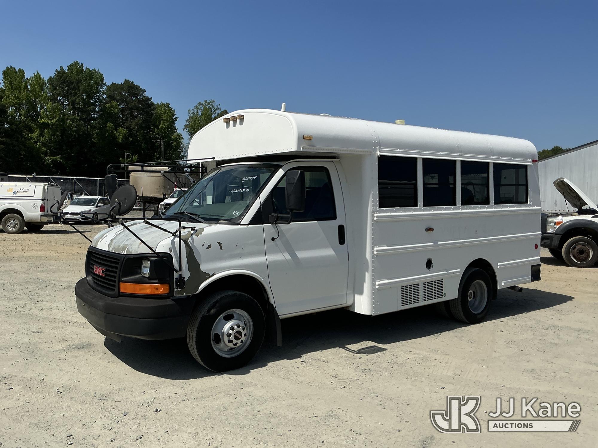 Photo of a 2005 GMC Savana 3500