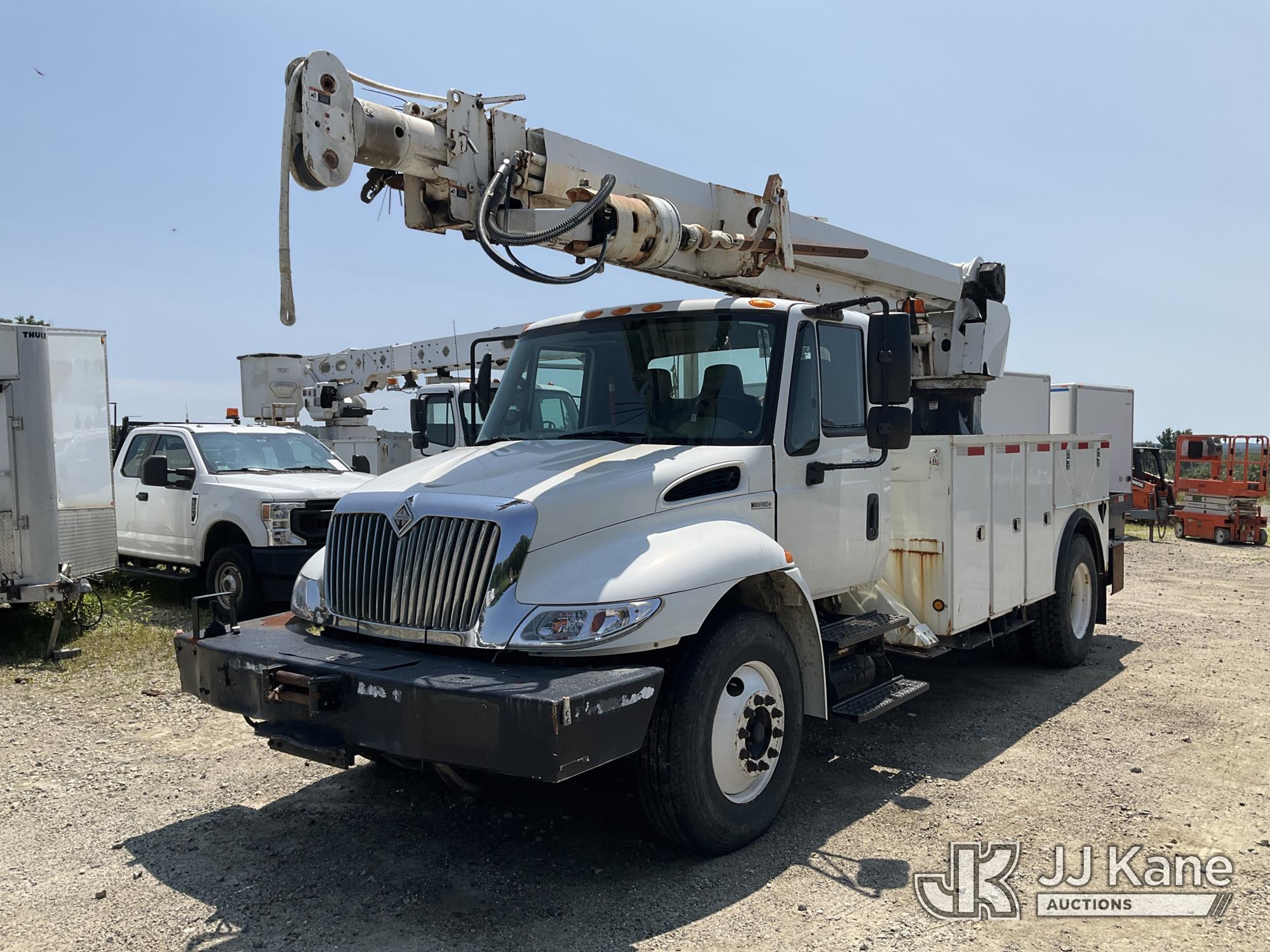 Altec DM47-TR, Digger Derrick rear mounted on 2010 International 4300 Utility Truck