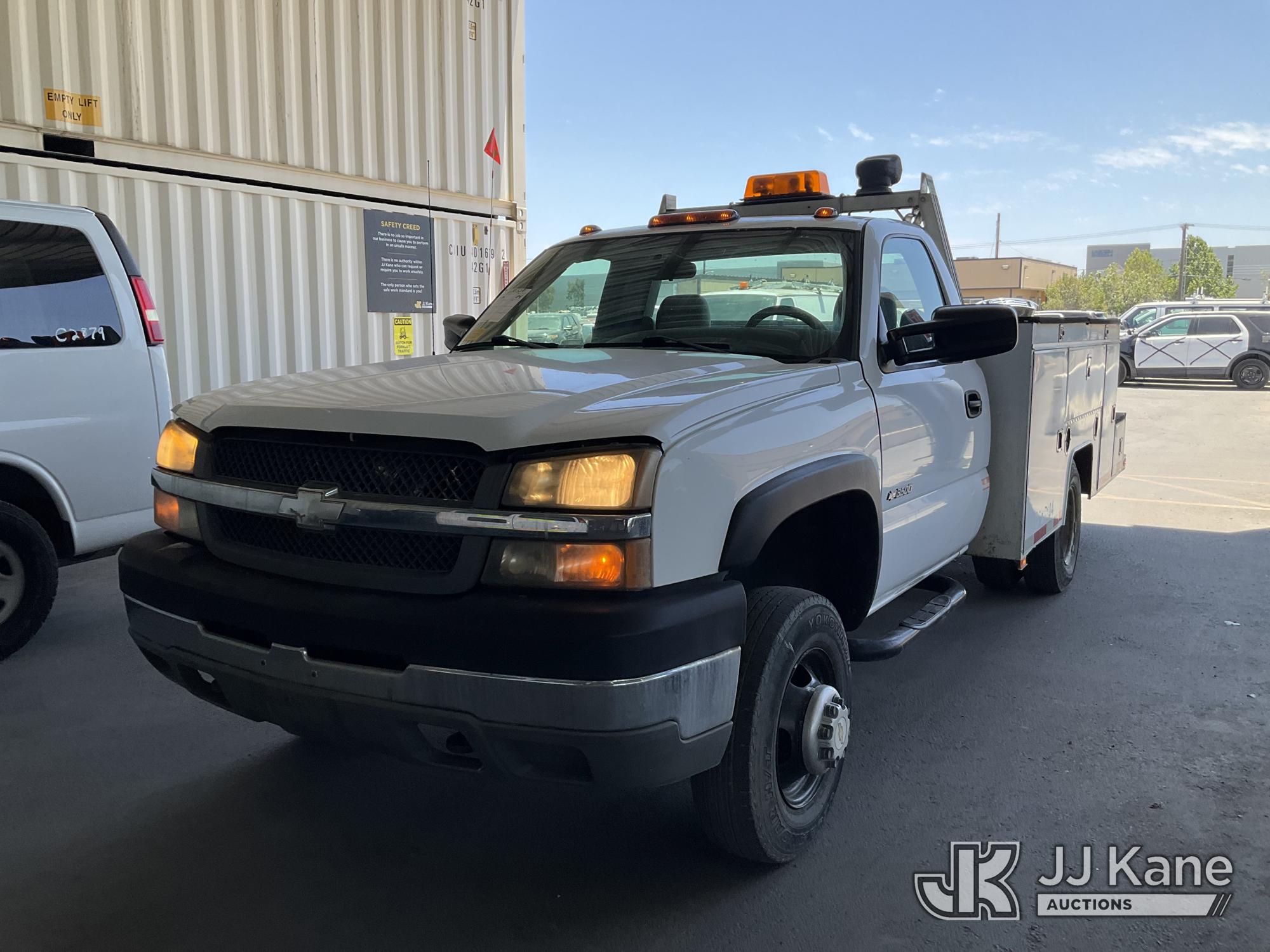 2004 Chevrolet Silverado 3500 Service Truck