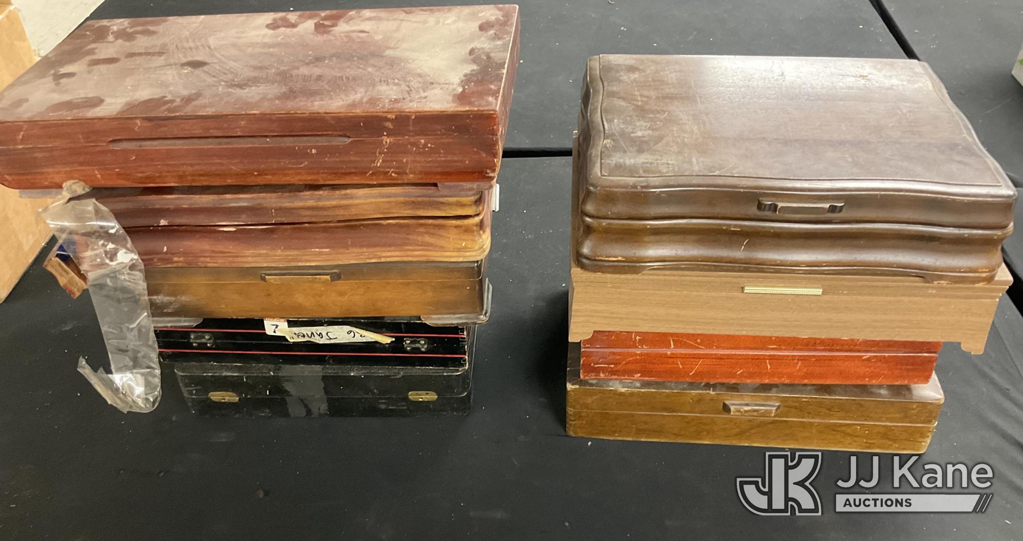 Silverware (Used) NOTE: This unit is being sold AS IS/WHERE IS via Timed Auction and is located in Jurupa Valley