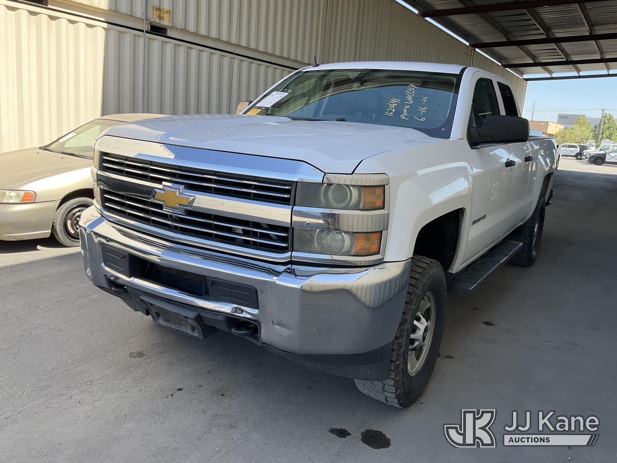 2015 Chevrolet Silverado 2500HD Crew-Cab Pickup Truck