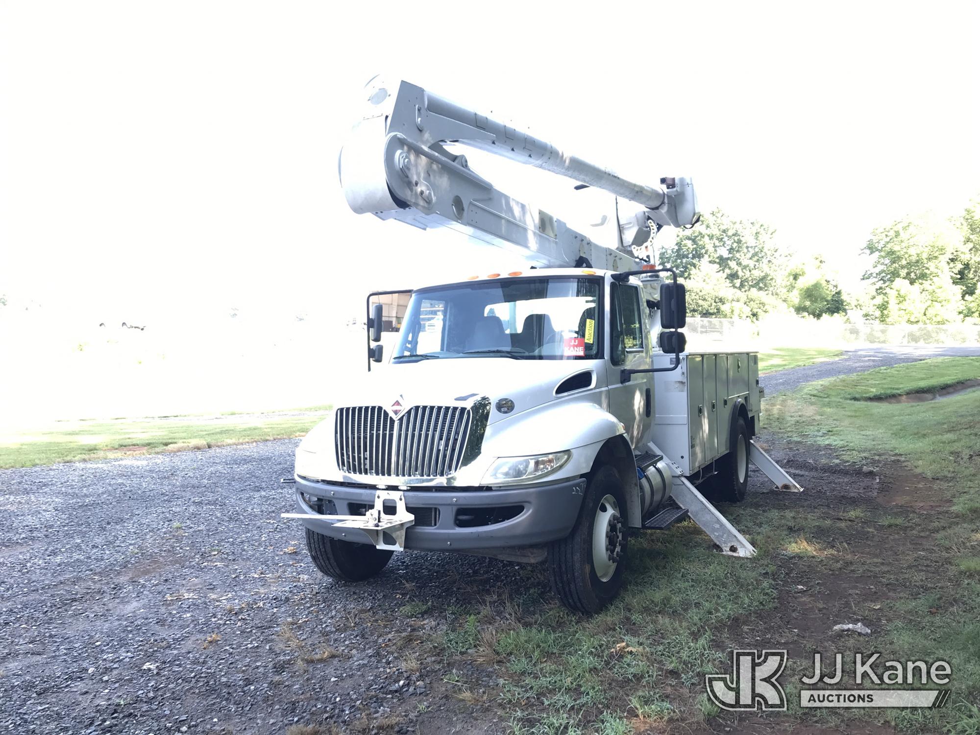 Altec AA55-MH, Material Handling Bucket Truck rear mounted on 2018 International 4300 Utility Truck