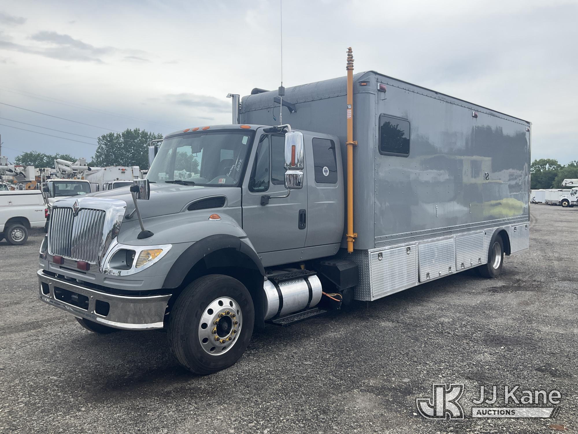 Photo of a 2004 International 7600