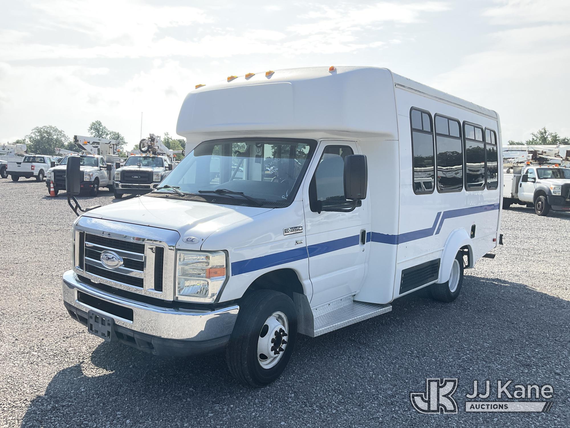 Photo of a 2014 Ford E350