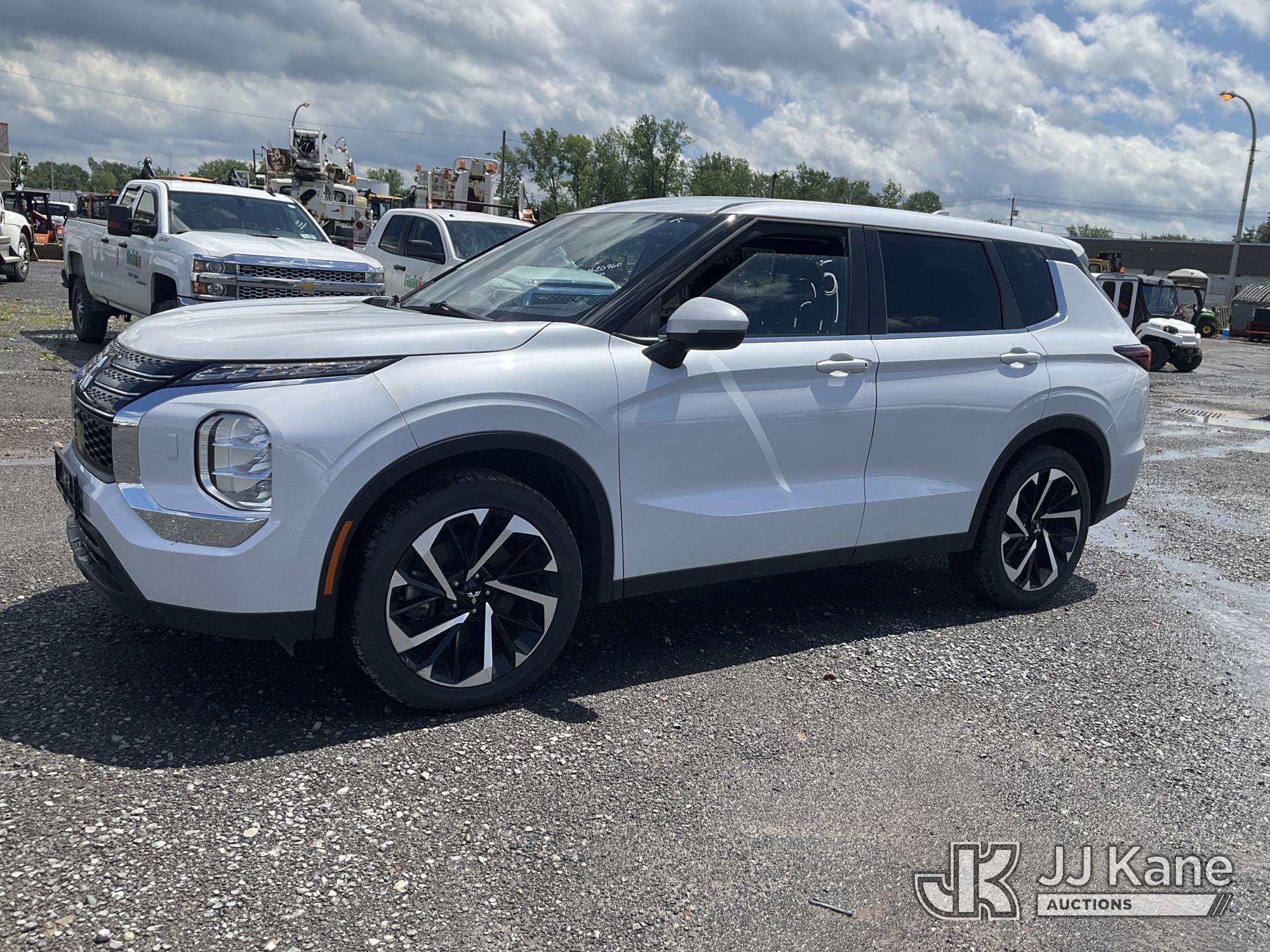 Photo of a 2022 Mitsubishi Outlander 4x4