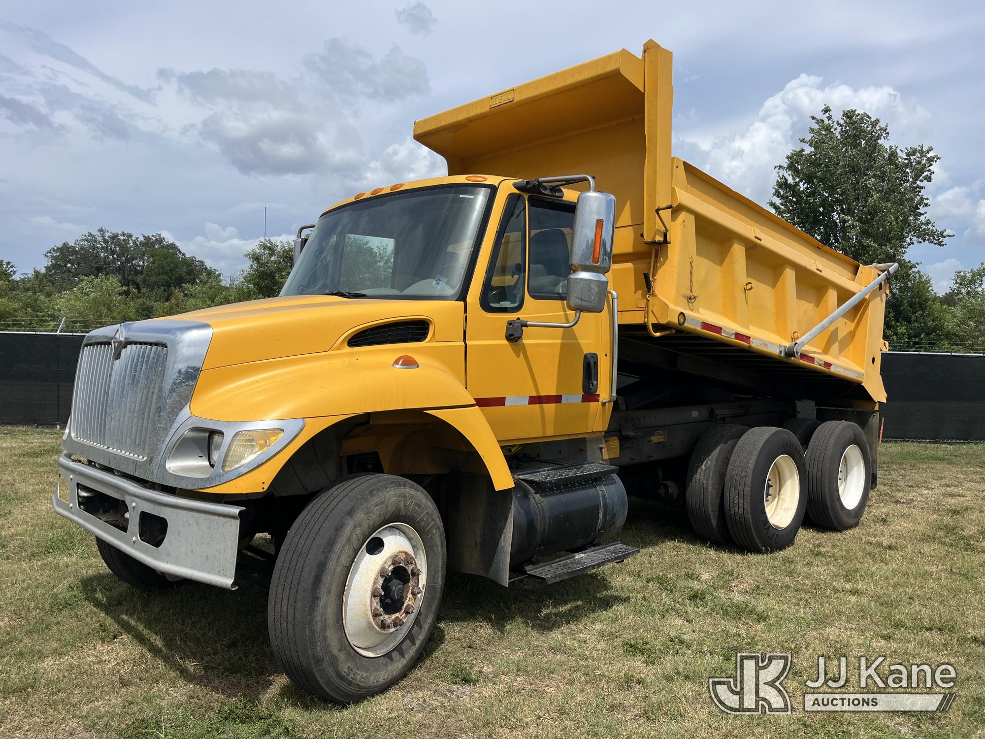 Photo of a 2003 International 7400
