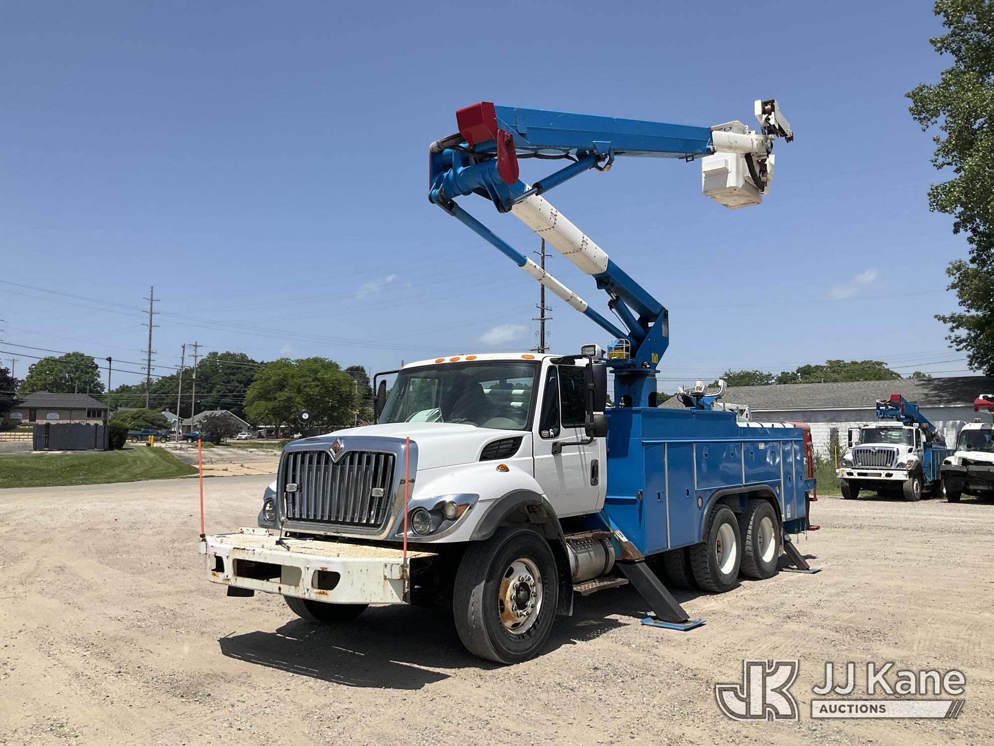 Photo of a 2013 International 7400