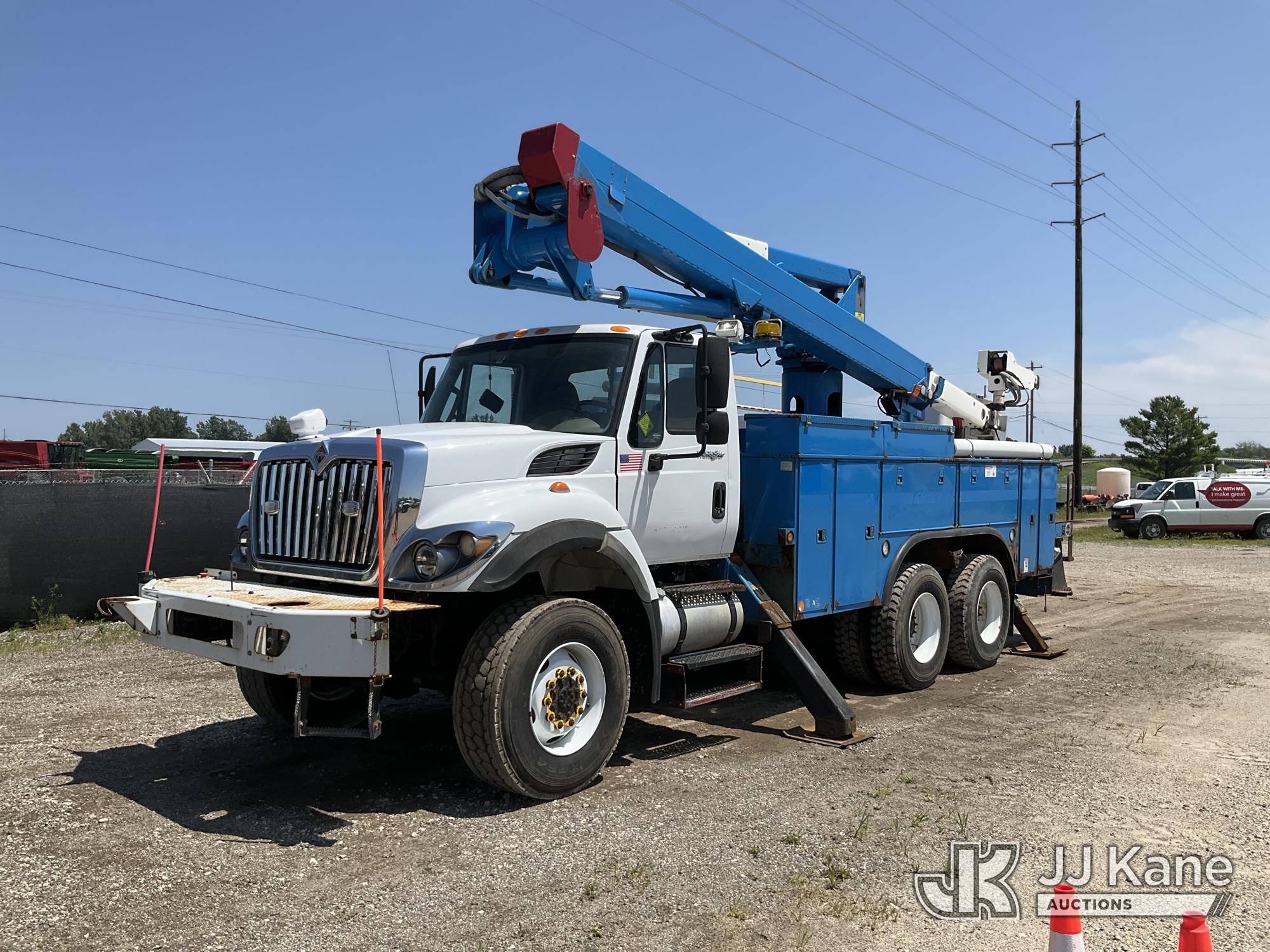 Photo of a 2014 International 7400